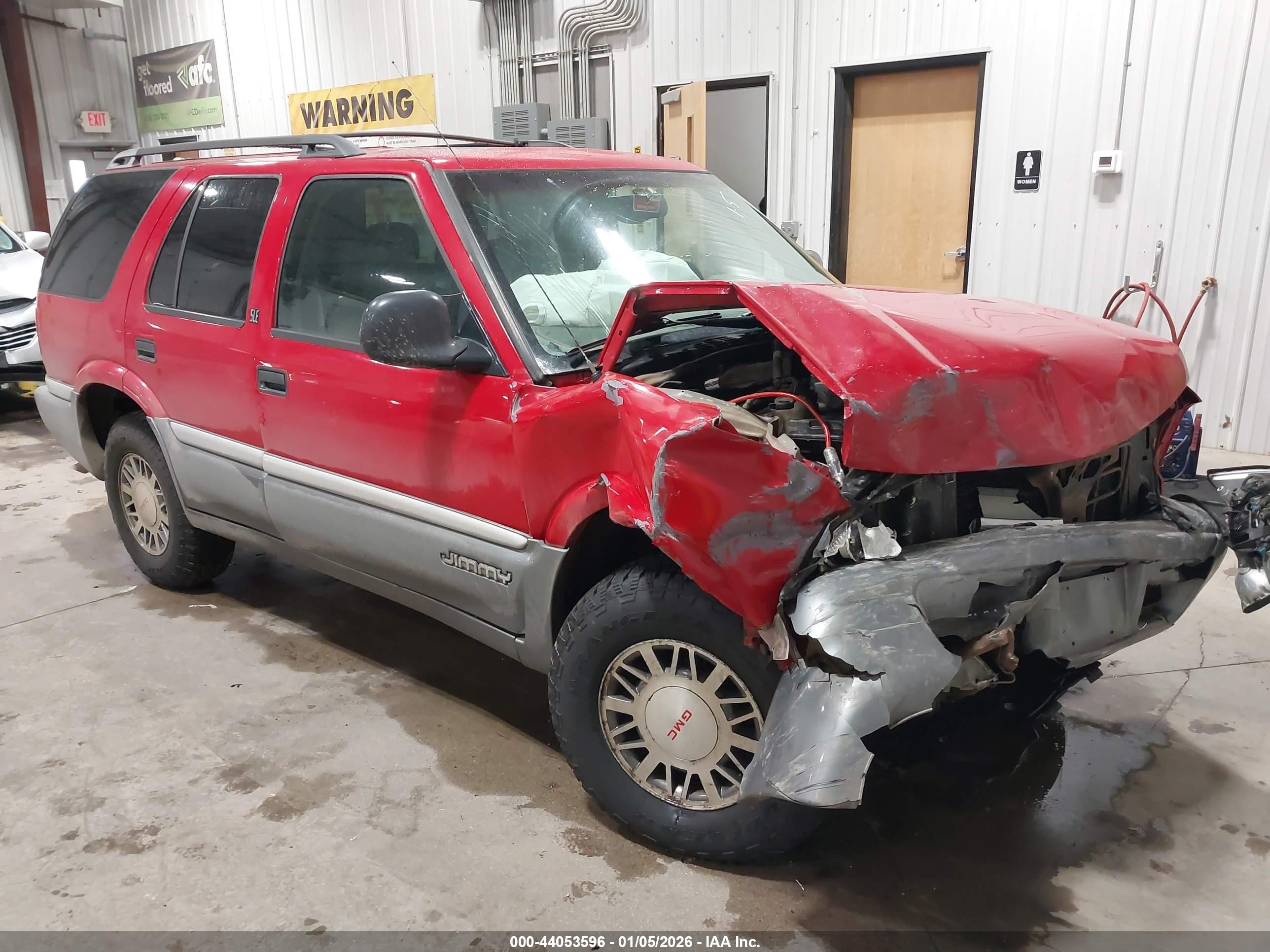 1998 GMC Jimmy SLS, VIN 1GKDT13W1W2557306 — Перед