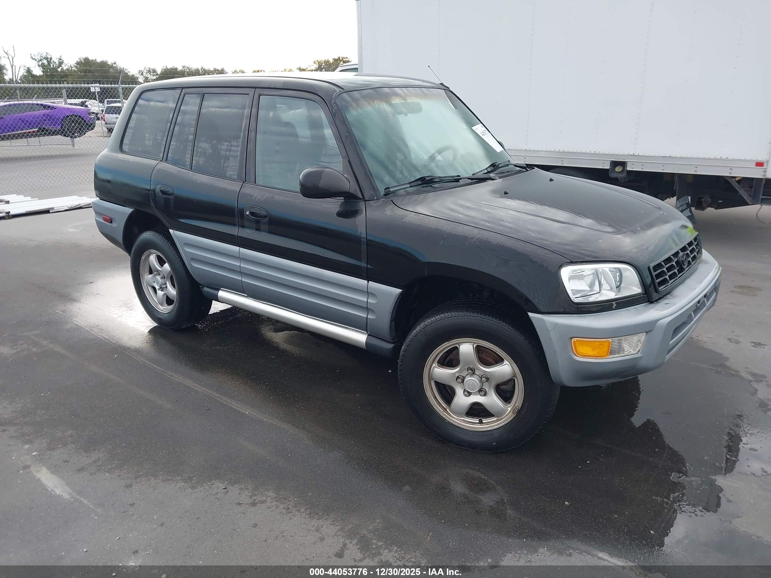 1998 Toyota RAV4, VIN JT3HP10V1W7088819 — All over