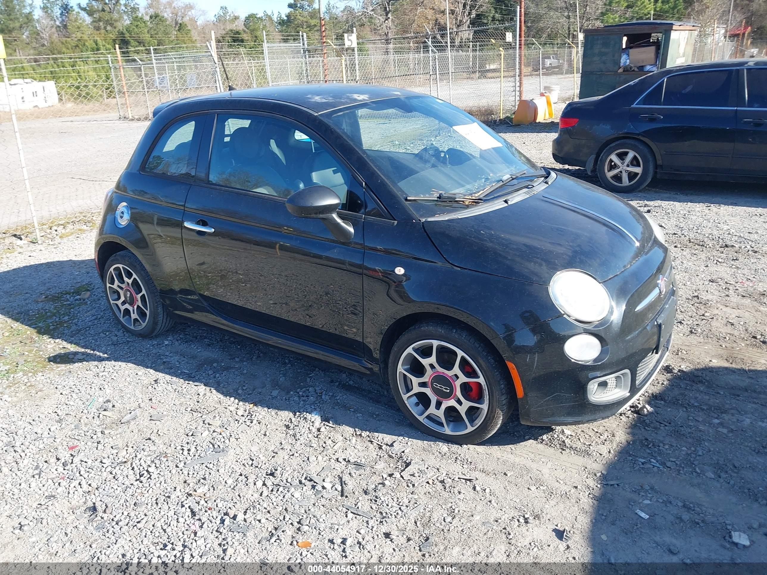2014 FIAT 500 Sport, VIN 3C3CFFBR2ET170076 — Normal wear