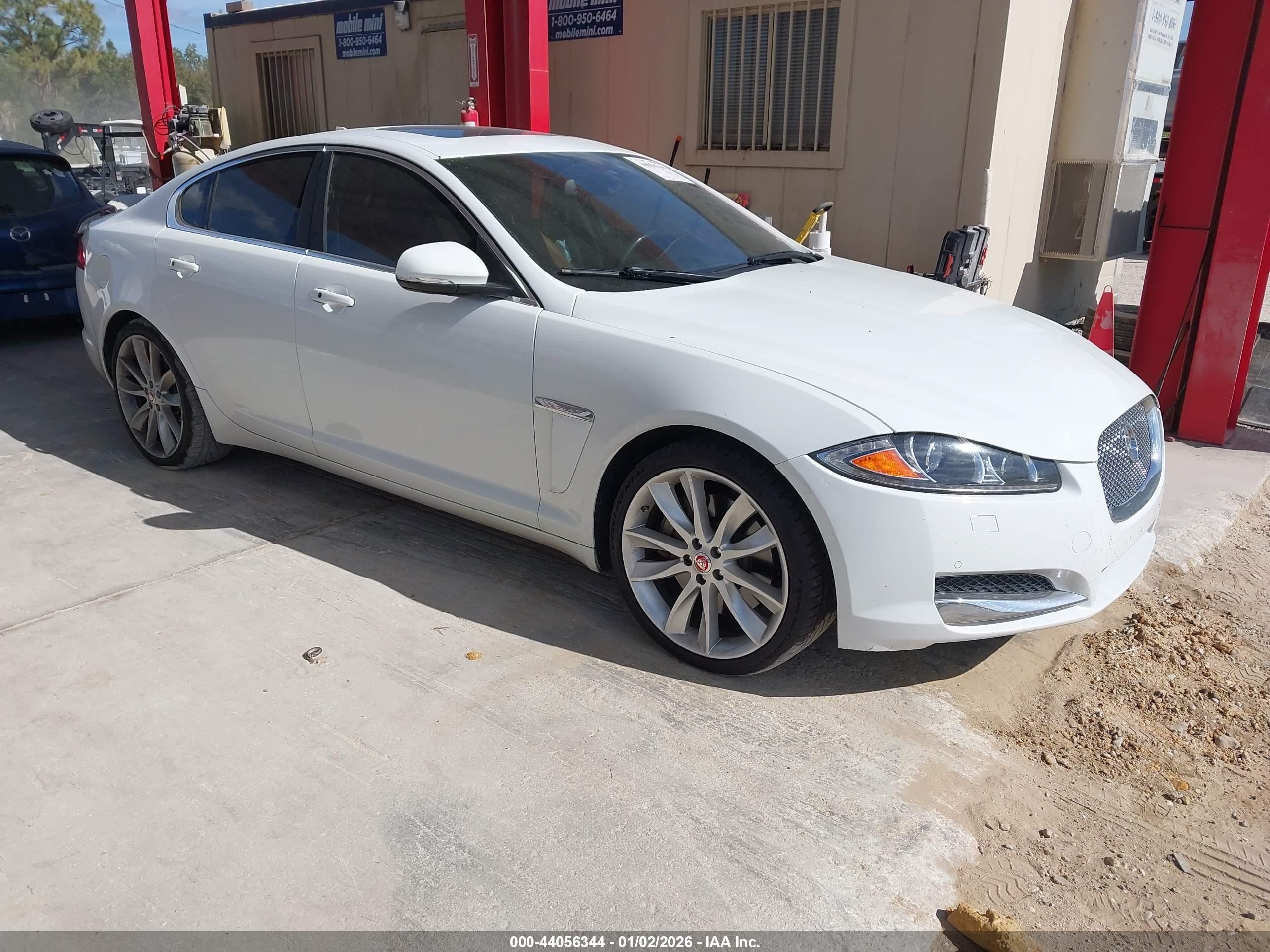2015 Jaguar XF Portfolio, VIN SAJWJ0FF1F8U64252 — Front end