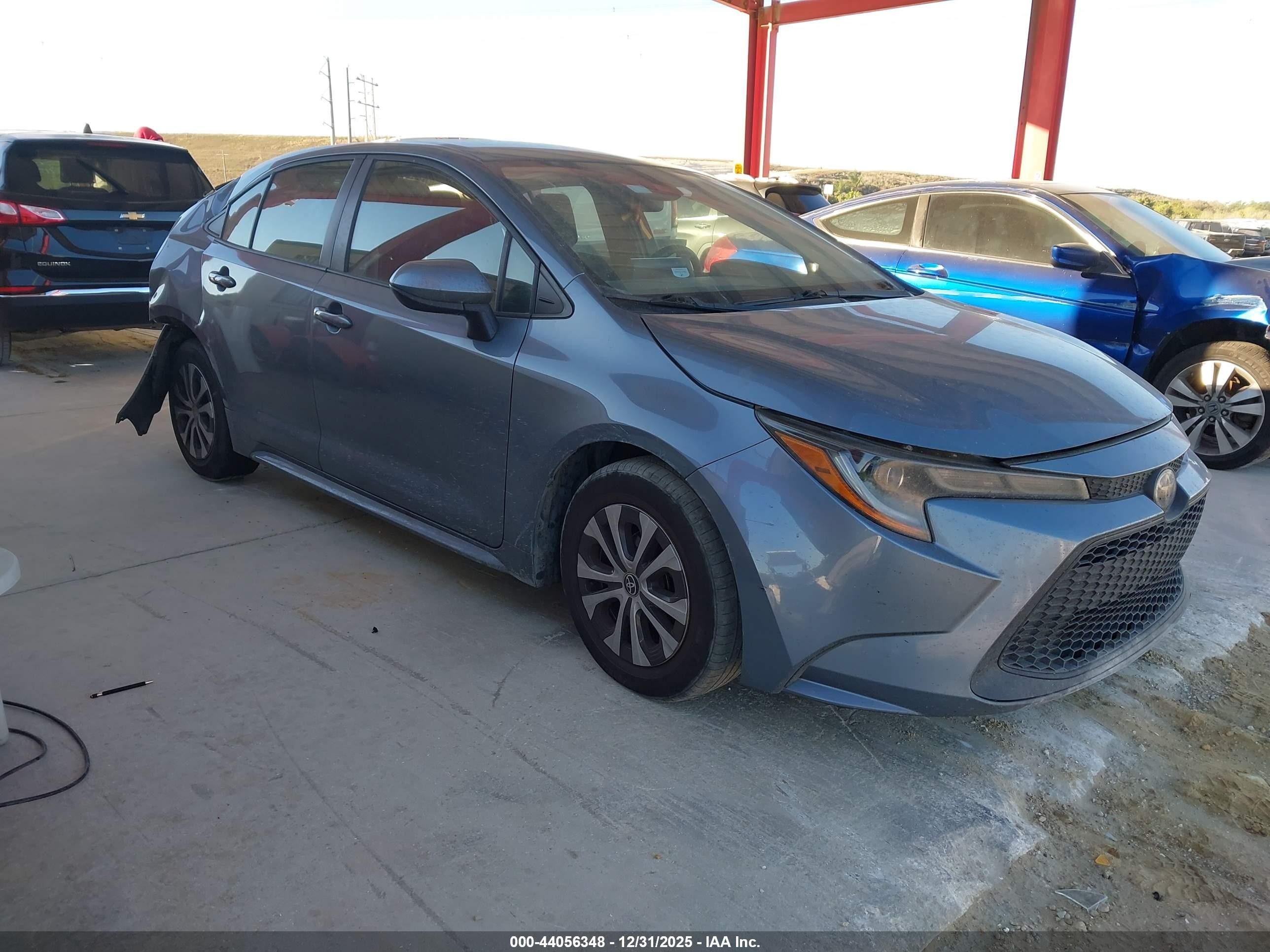 2022 Toyota Corolla Hybrid LE, VIN JTDEAMDE7N3005976 — Rear end