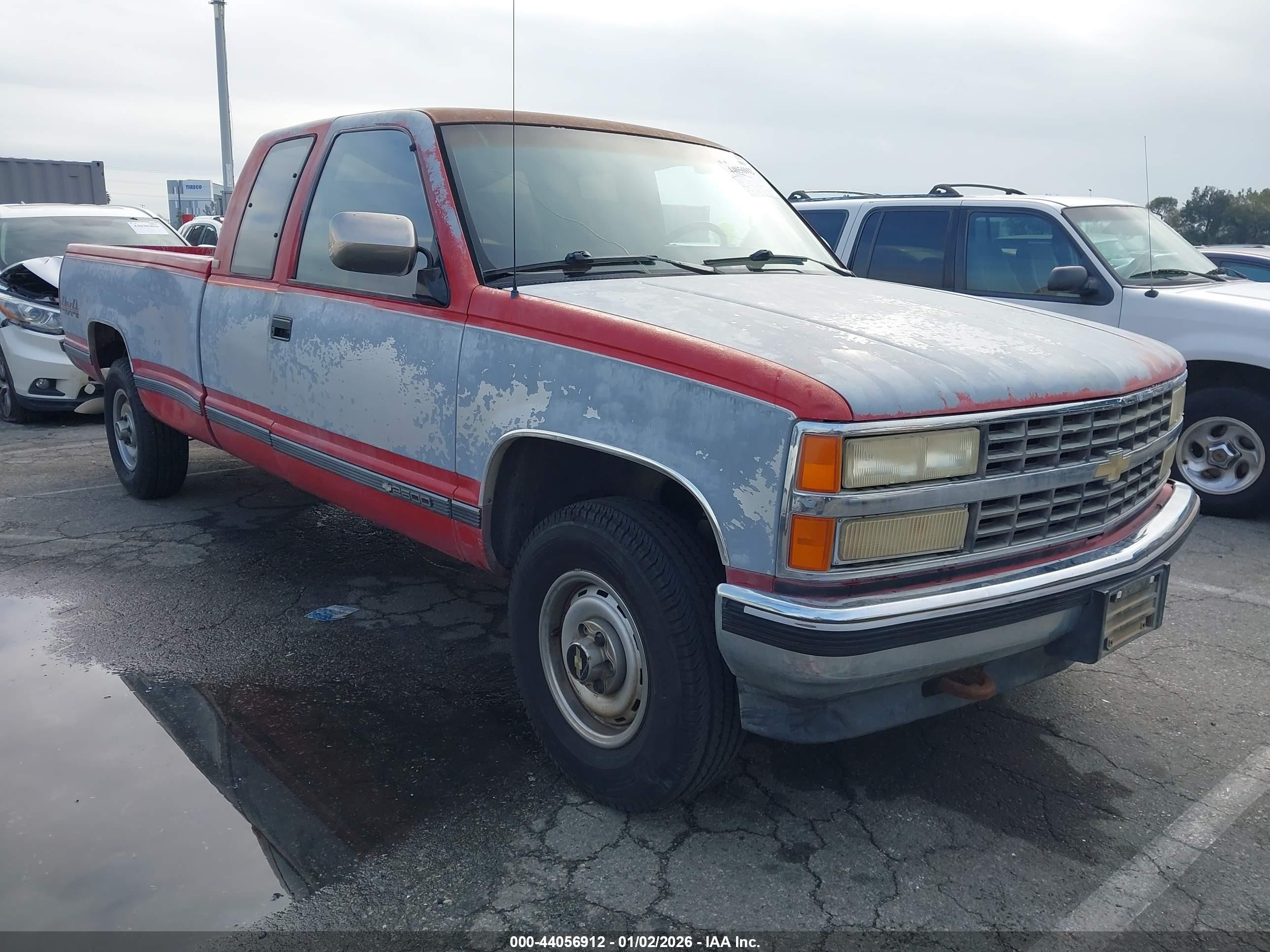 1990 Chevrolet Silverado 2500, VIN 2GCFK29K2L1184452 — Бок