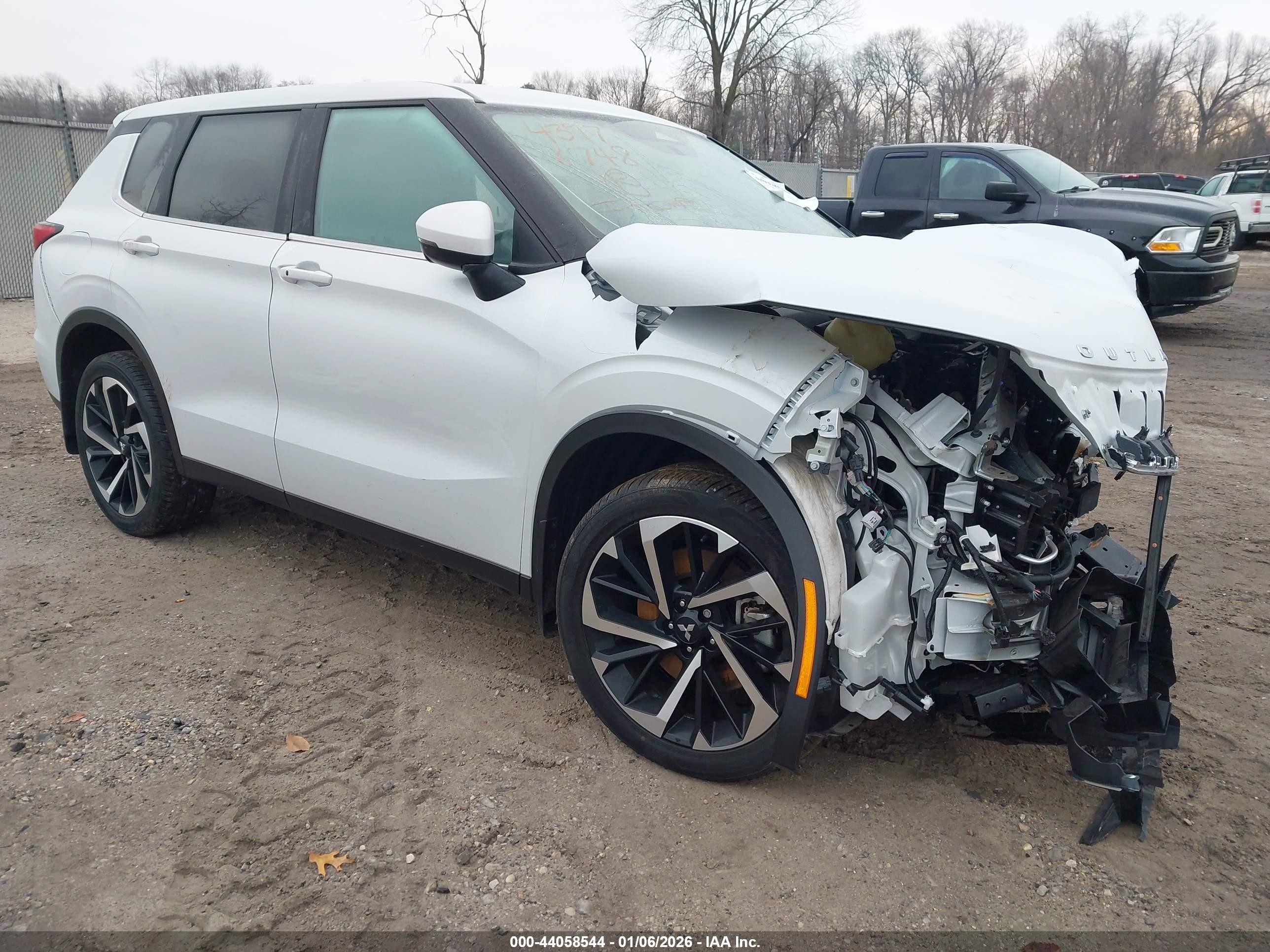 2023 Mitsubishi Outlander SE, VIN JA4J3UA87PZ013805 — All over