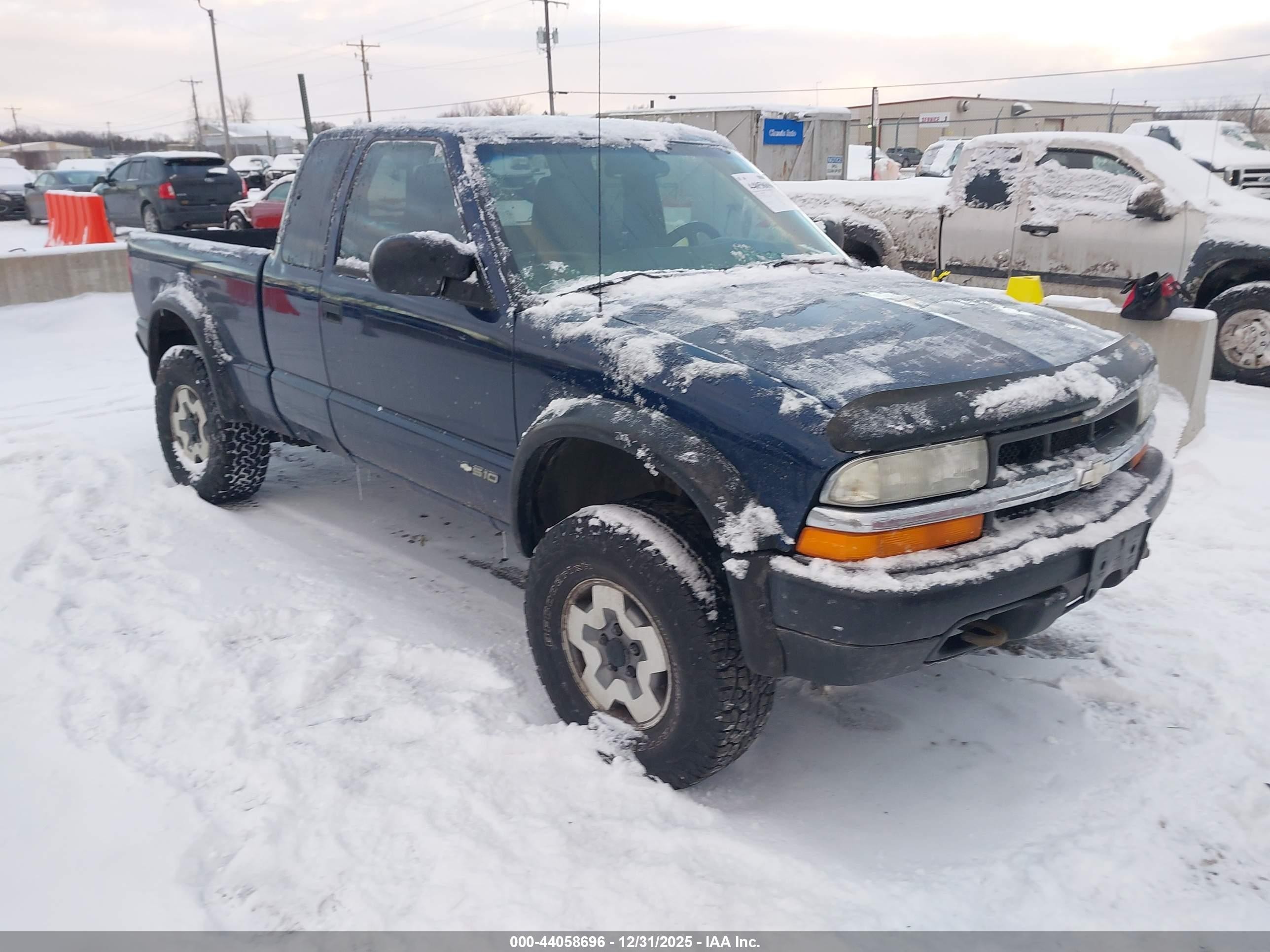 2003 Chevrolet S-10 LS, VIN 1GCCT19X438119606 — Rear end