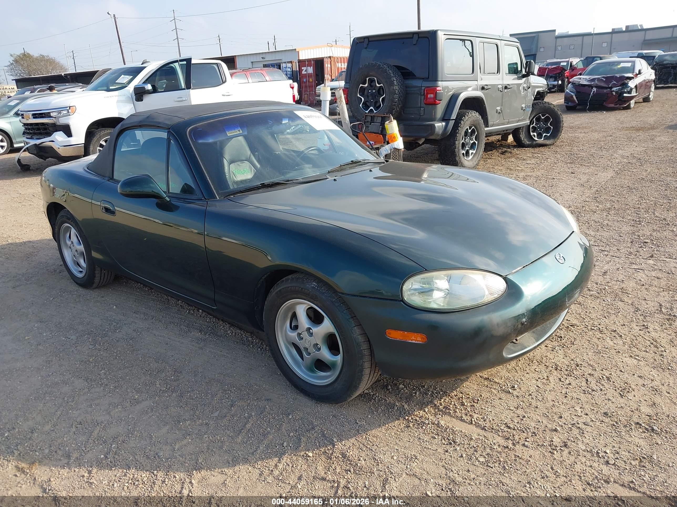 1999 Mazda MX-5 Miata, VIN JM1NB3535X0119614 — Front end
