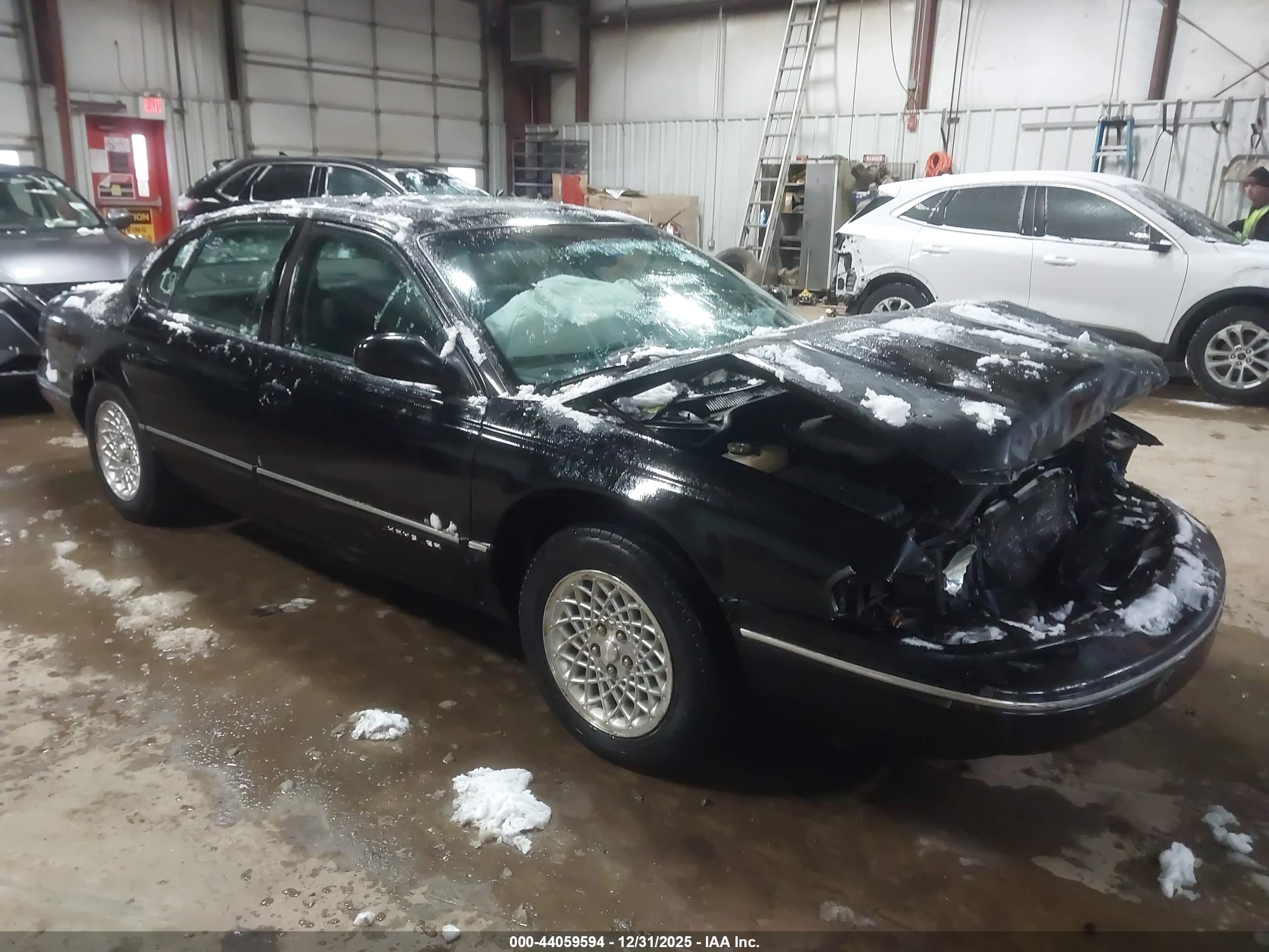 1997 Chrysler LHS, VIN 2C3HC56F8VH774068 — Перед