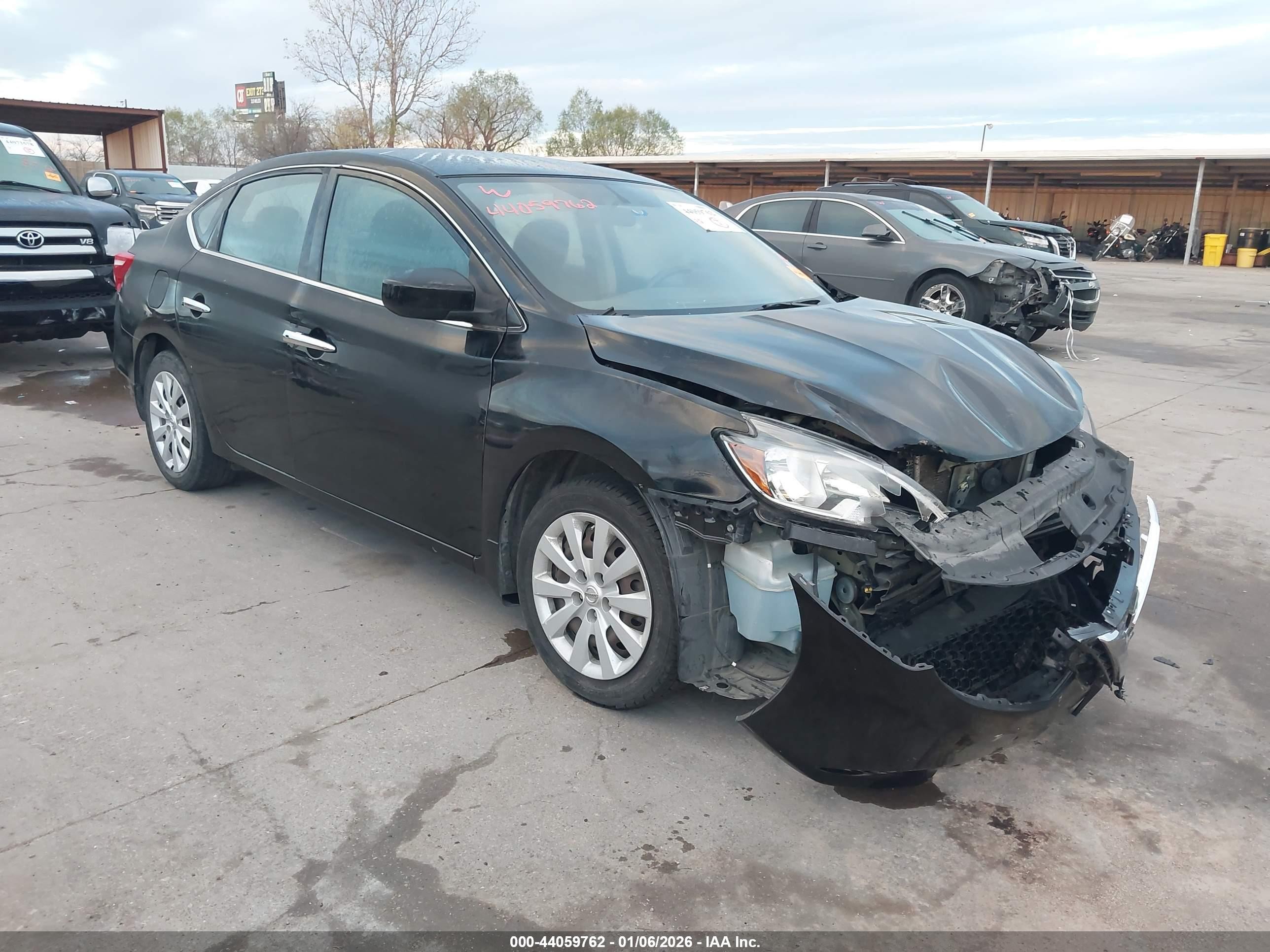 2017 Nissan Sentra SV, VIN 3N1AB7AP3HY247696 — Front end
