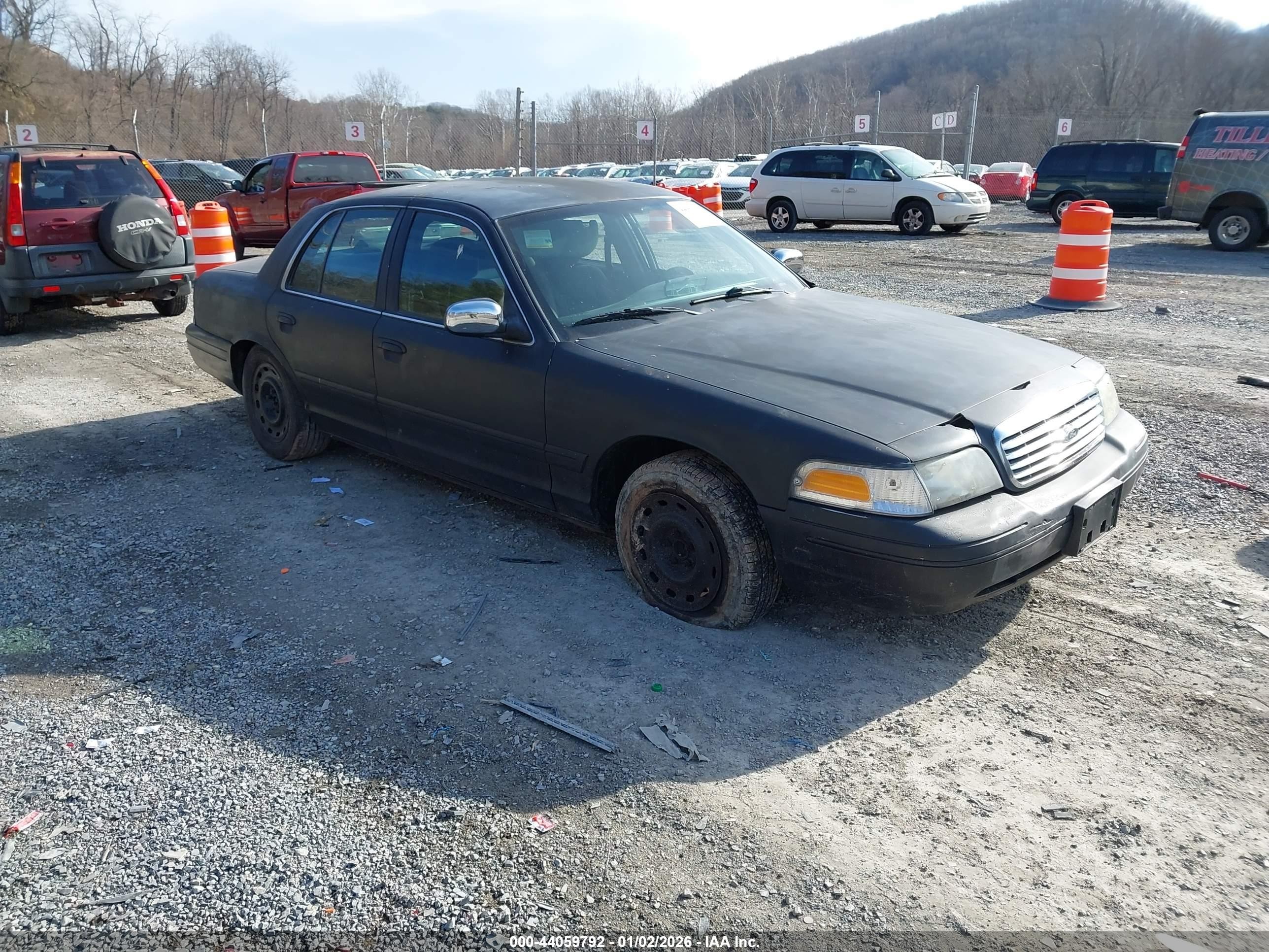 2008 Ford Crown Victoria Standard, VIN 2FAFP73V38X134803 — Side