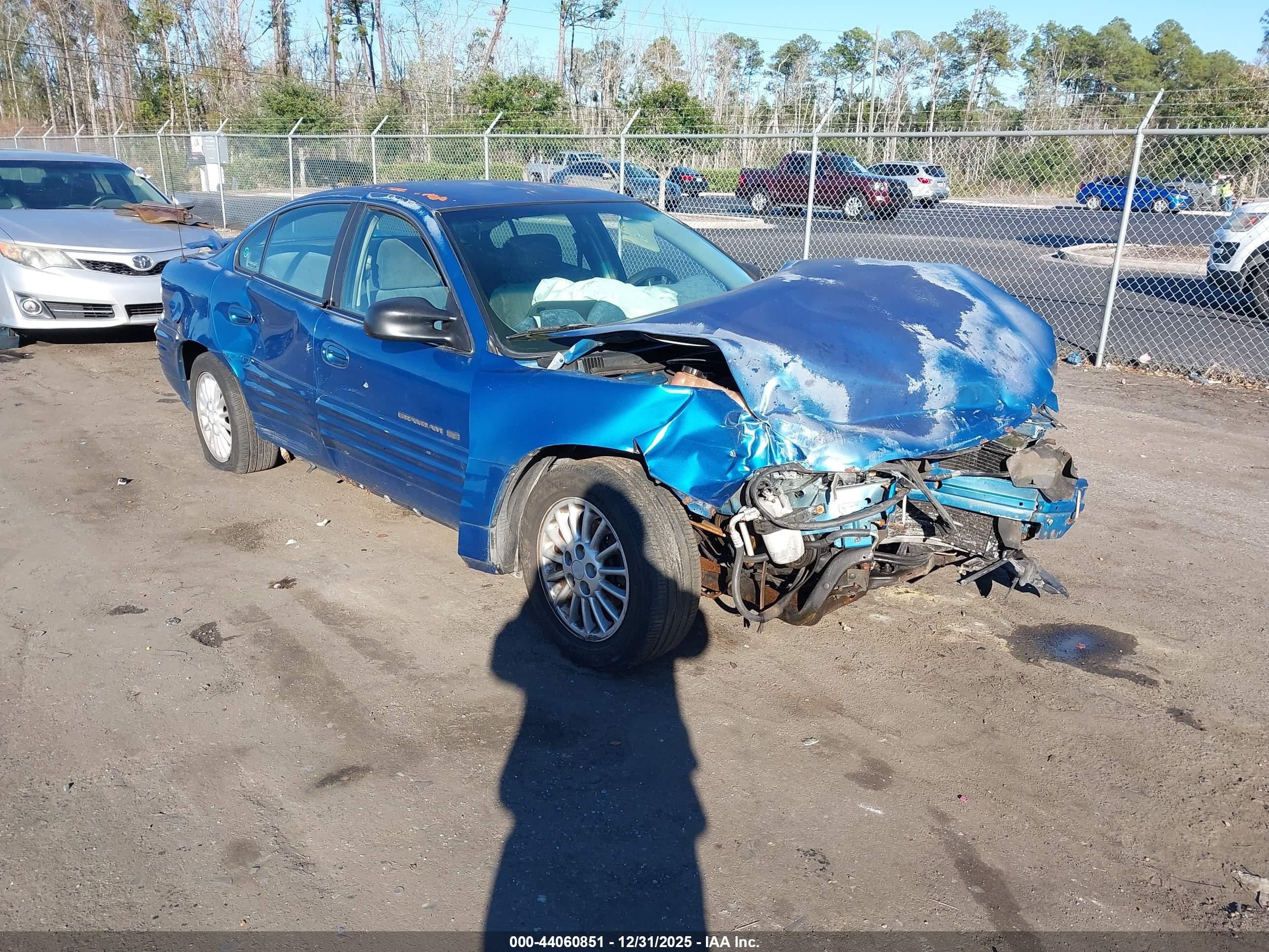 1999 Pontiac Grand Am SE2, VIN 1G2NE52T4XM934343 — Front end
