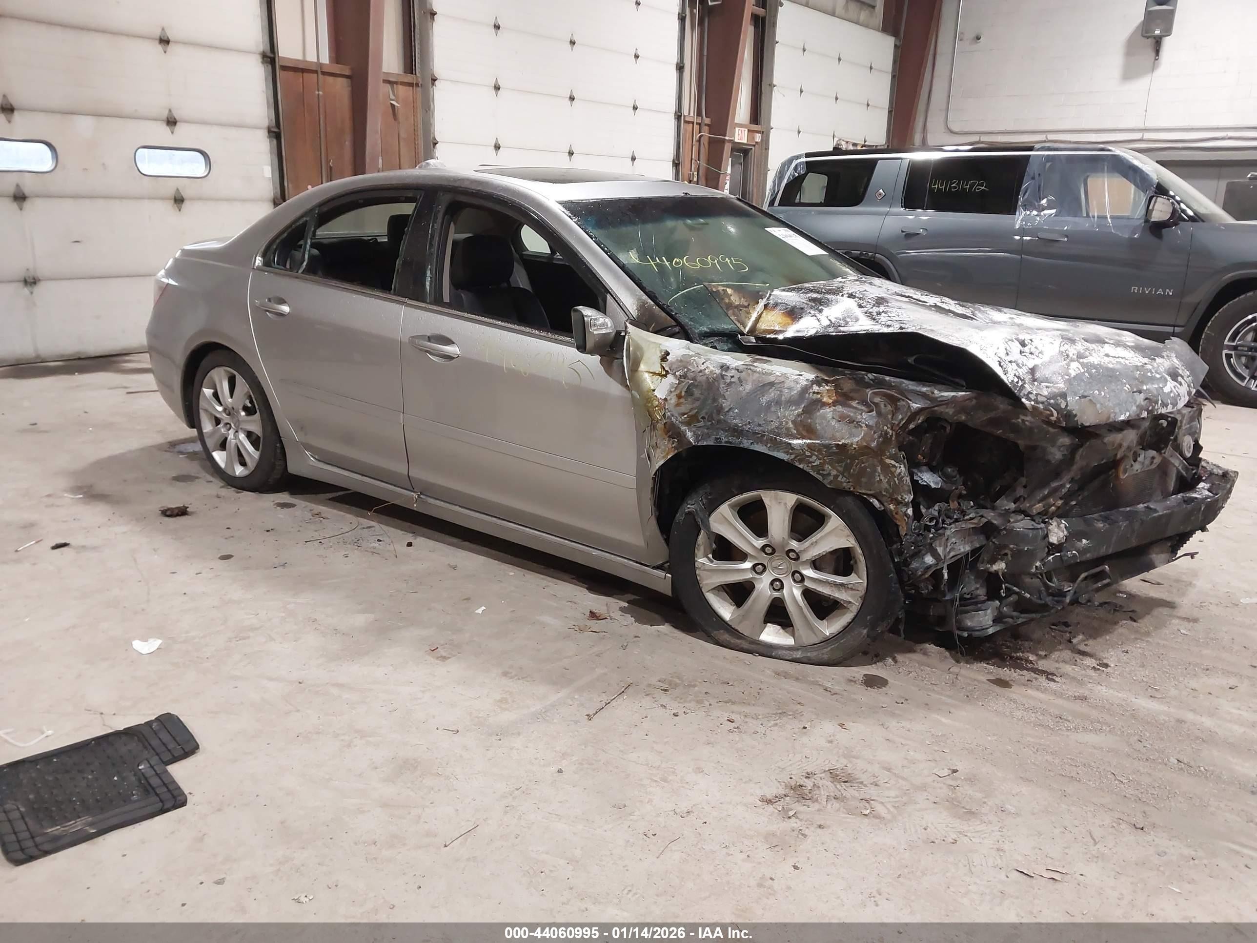 2010 Acura RL Technology, VIN JH4KB2F65AC002741 — Front end