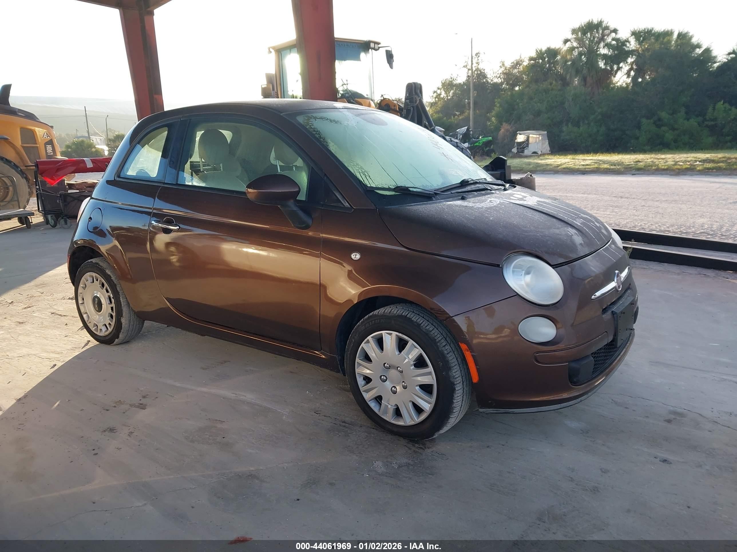 2014 FIAT 500 Pop, VIN 3C3CFFAR1ET169177 — Side