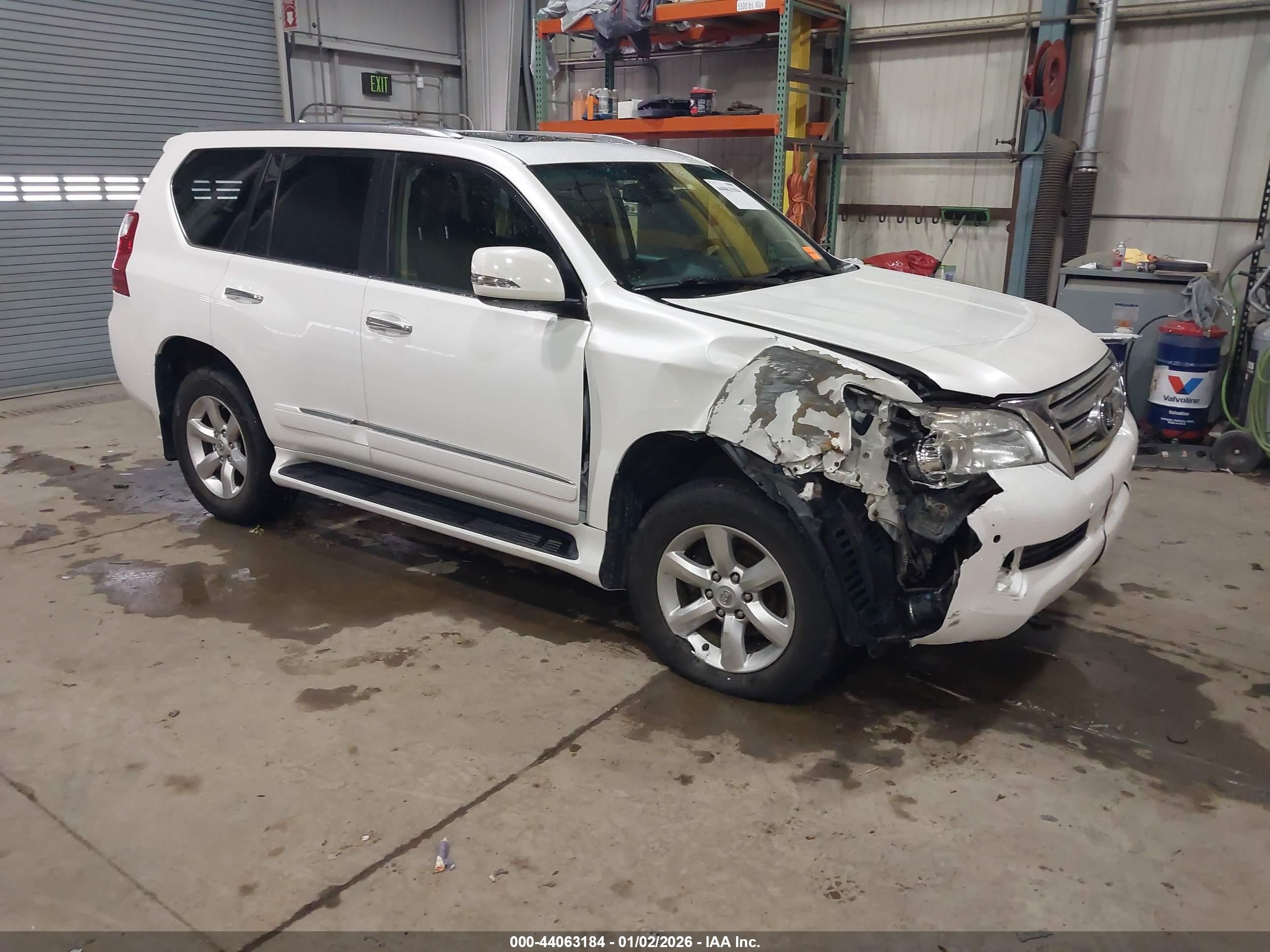 2011 Lexus GX 460 Premium, VIN JTJJM7FX5B5026926 — Front end