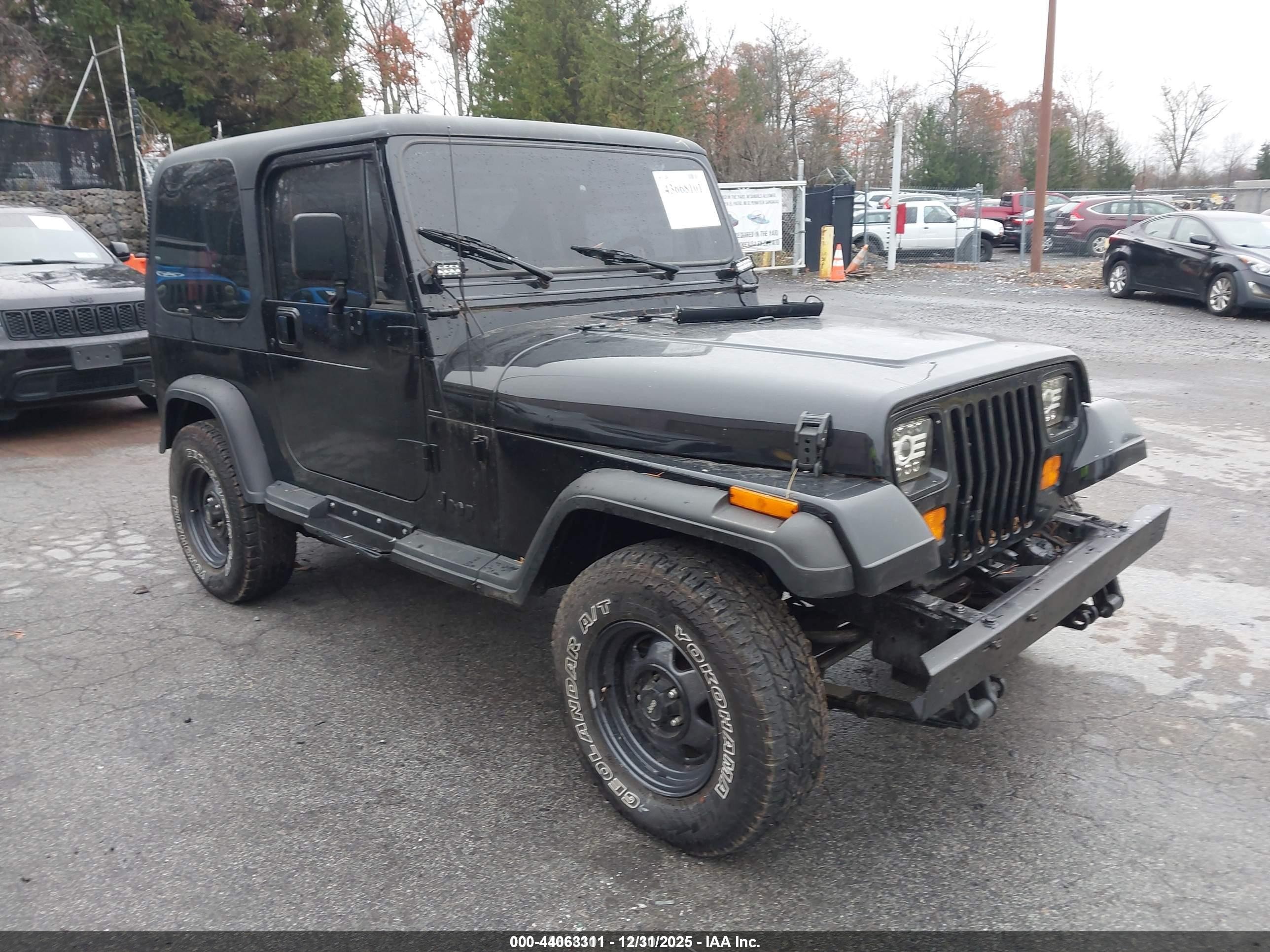 1991 Jeep Wrangler, VIN 2J4FY29S7MJ108610 — Rear end