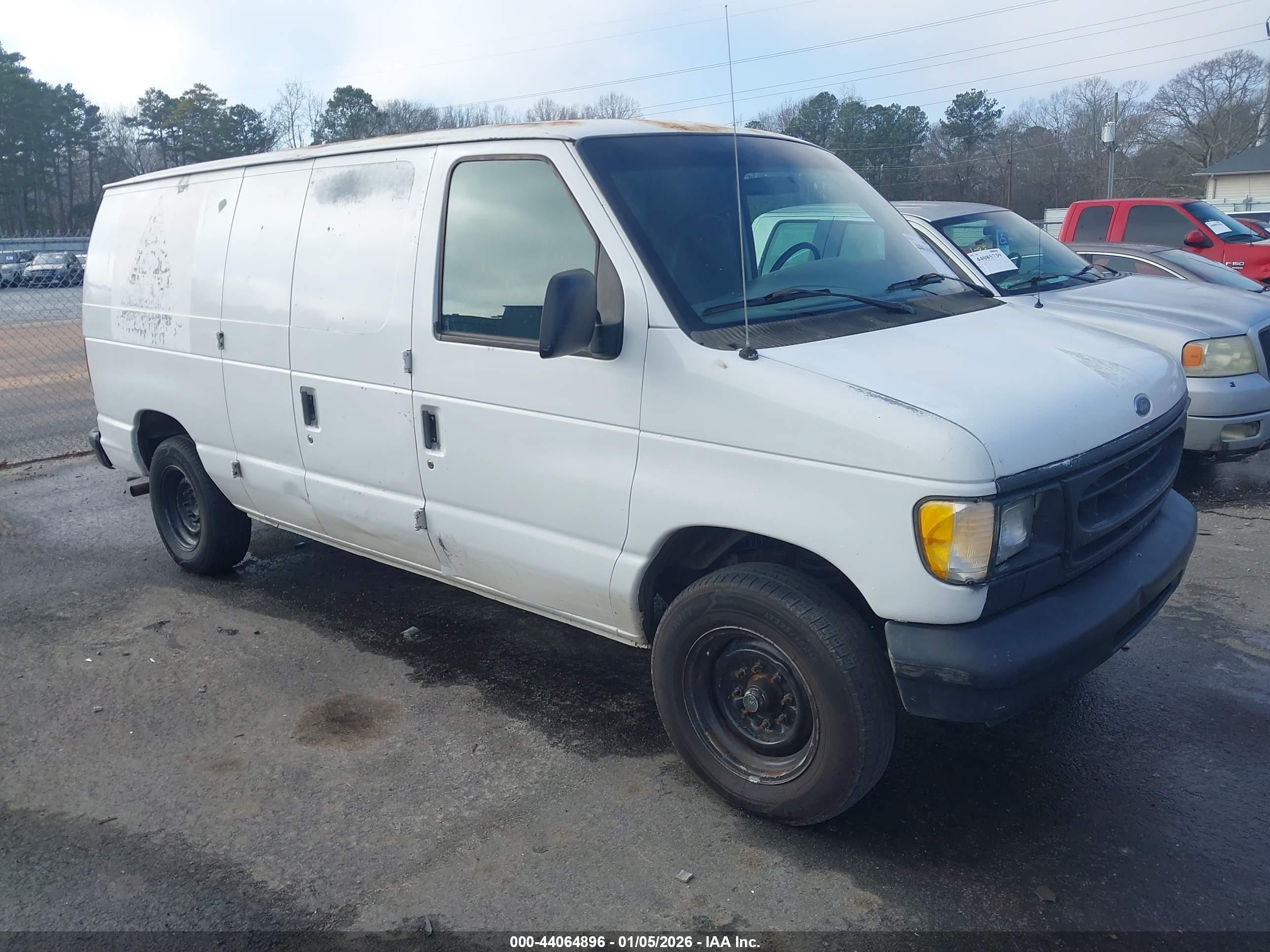 1999 Ford E-Series Commercial, VIN 1FTPE2420XHA30490 — Front end