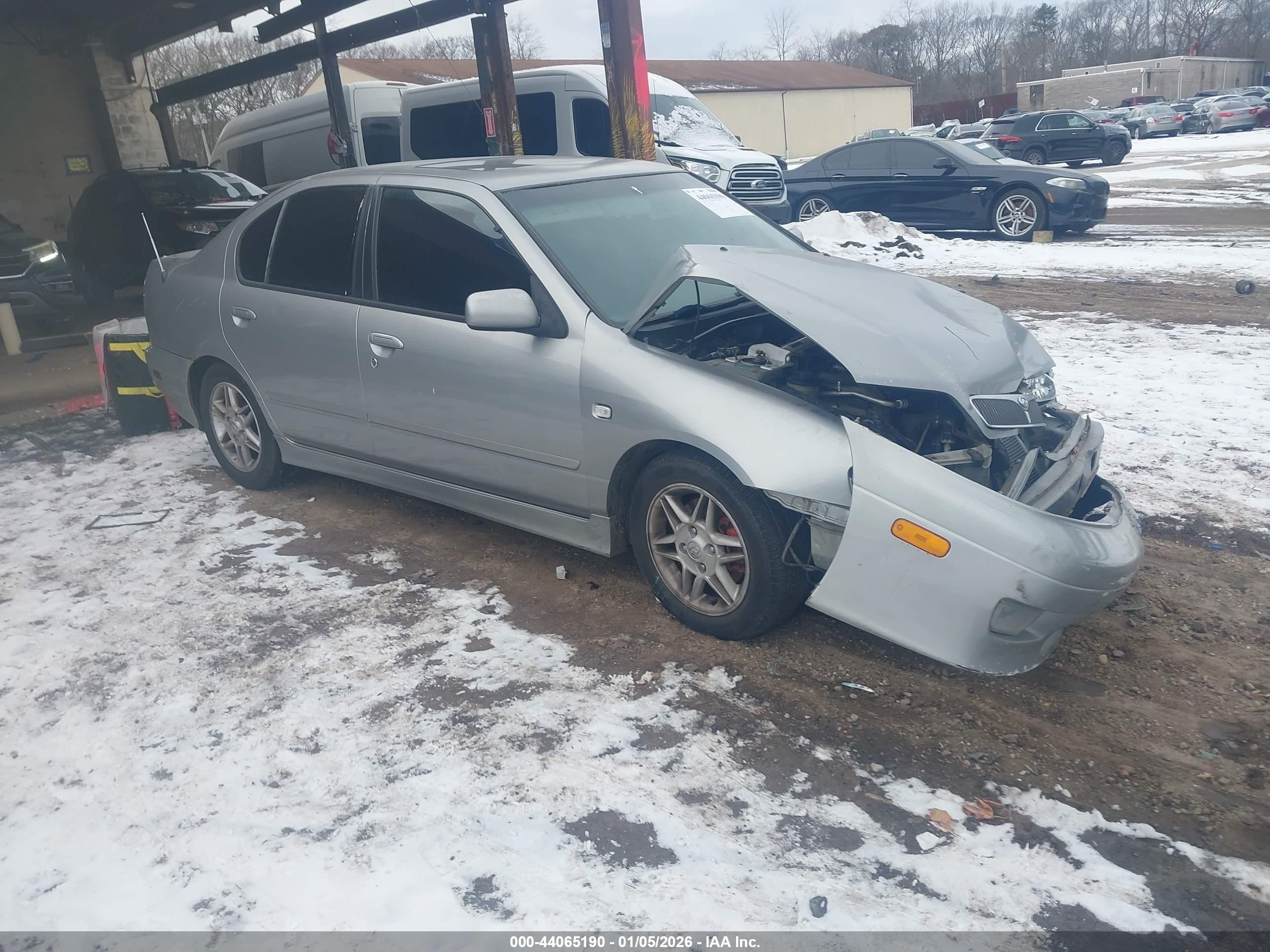 2000 Infiniti G20 Luxury, VIN JNKCP11A4YT304883 — Front end