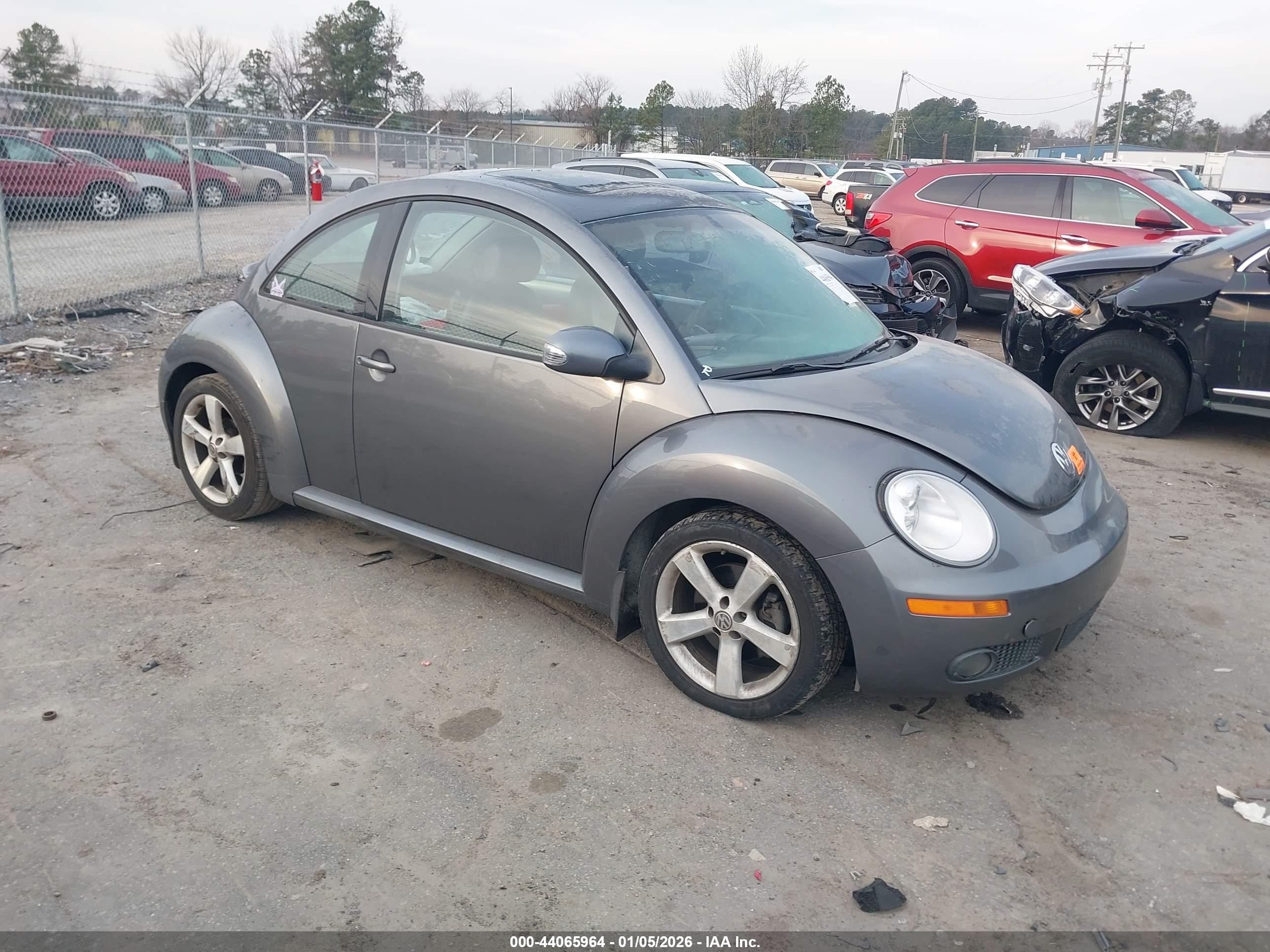 2006 Volkswagen Beetle, VIN 3VWSW31CX6M419848 — Front end