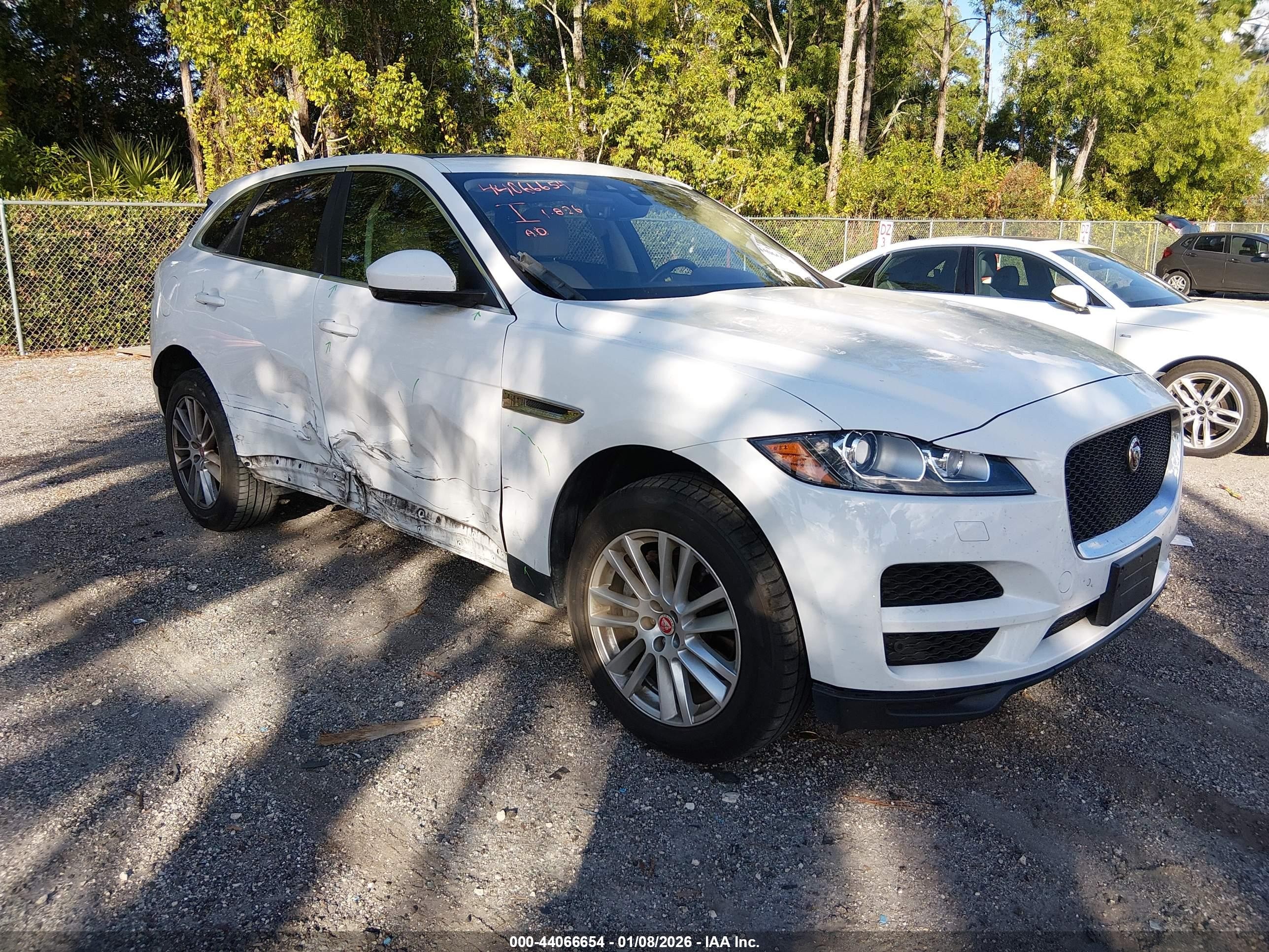 2020 Jaguar F-Pace 30t Prestige, VIN SADCK2GX7LA633829 — Not stated