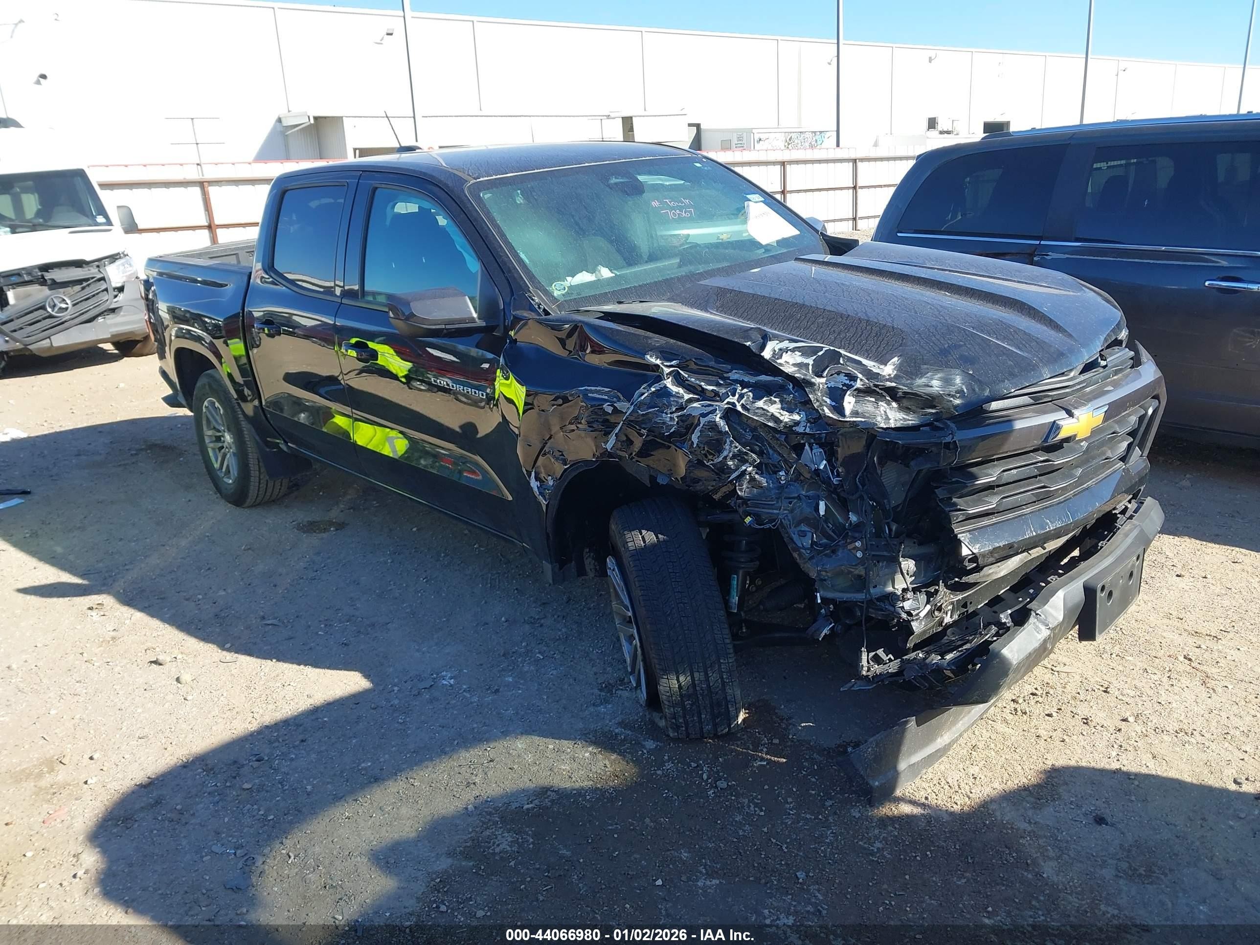 2024 Chevrolet Colorado 2WD LT, VIN 1GCGSCEC4R1171984 — Front end