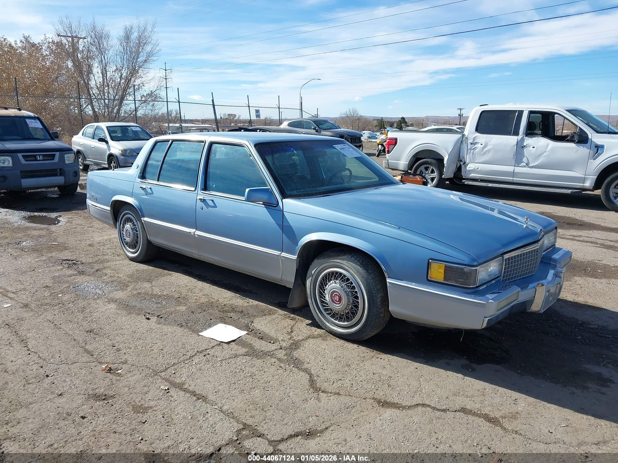 1990 Cadillac DeVille, VIN 1G6CD5337L4362251 — Normal wear