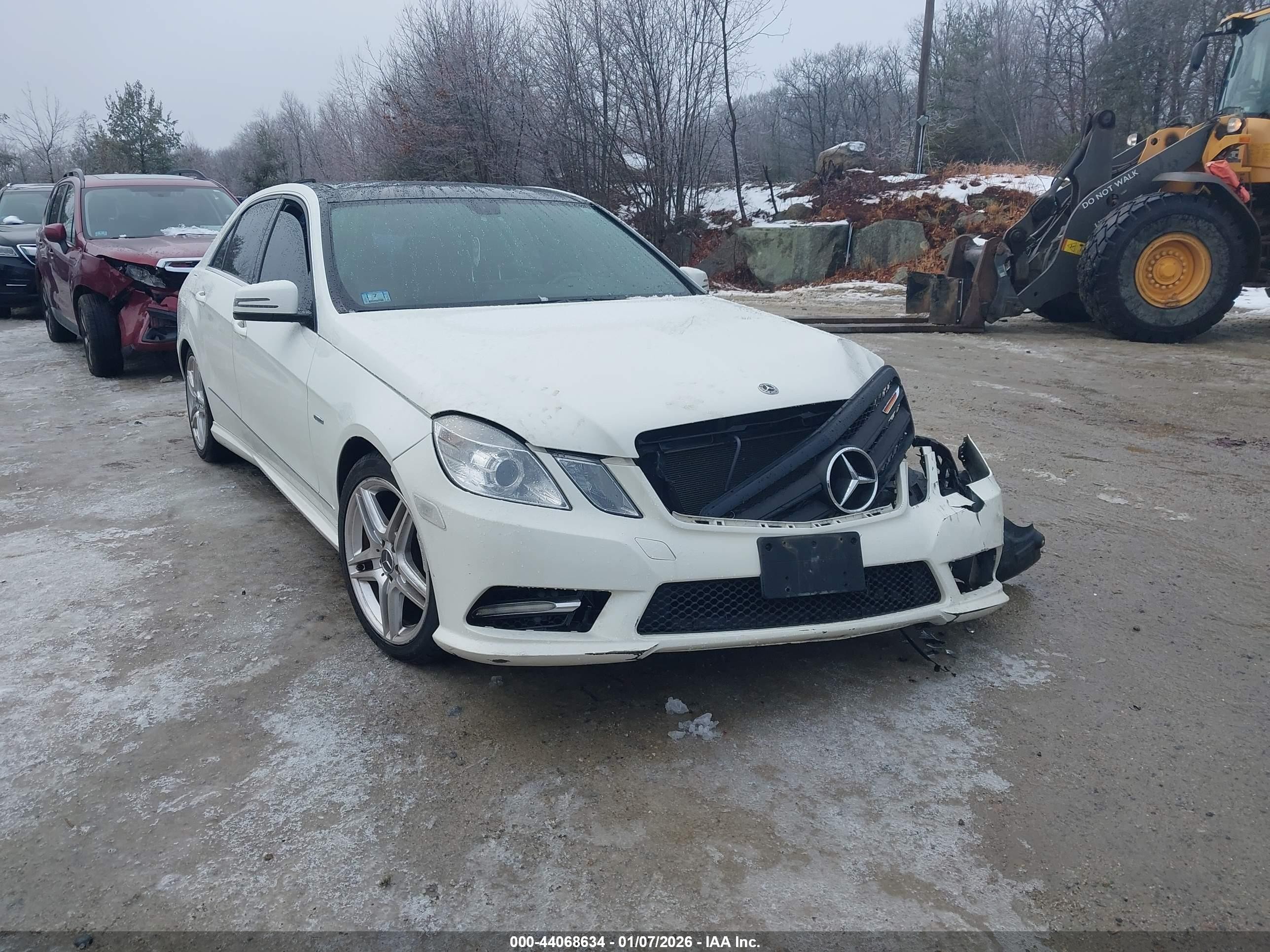 2012 Mercedes-Benz E 350 Sport, VIN WDDHF8JB0CA601624 — Front end