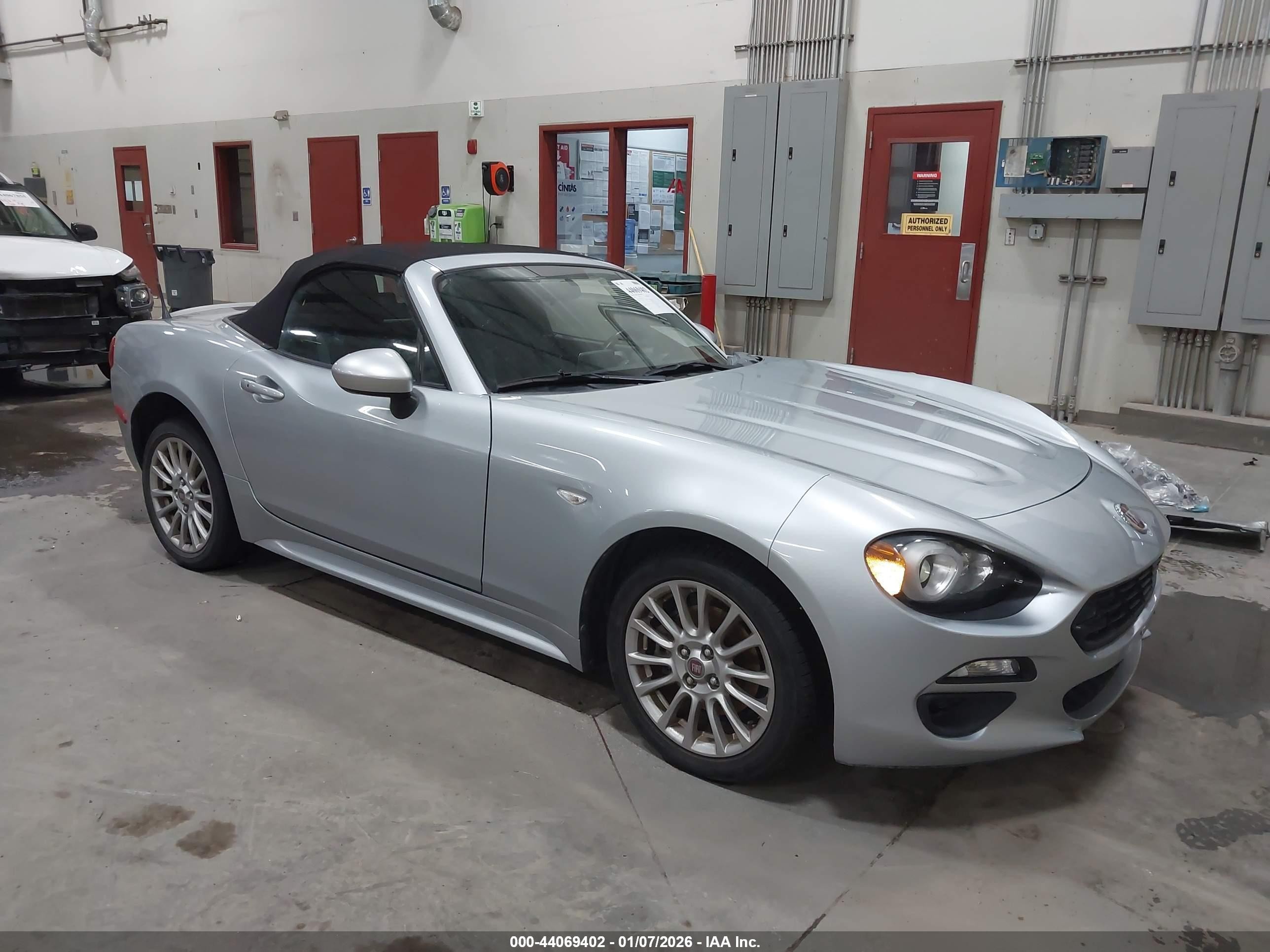 2019 FIAT 124 Spider Lusso, VIN JC1NFAEK7K0142978 — Front end