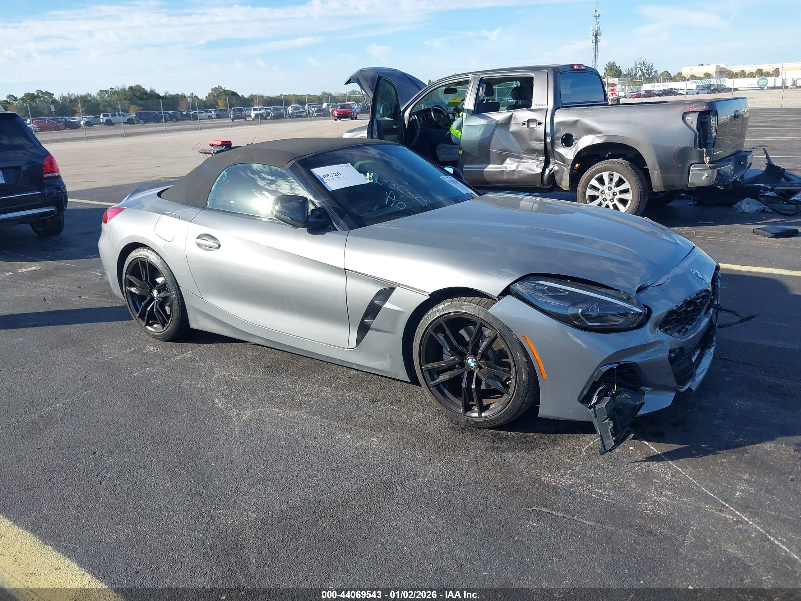 2024 BMW Z4 sDrive30i, VIN WBAHF3C06RWY33775 — Front end