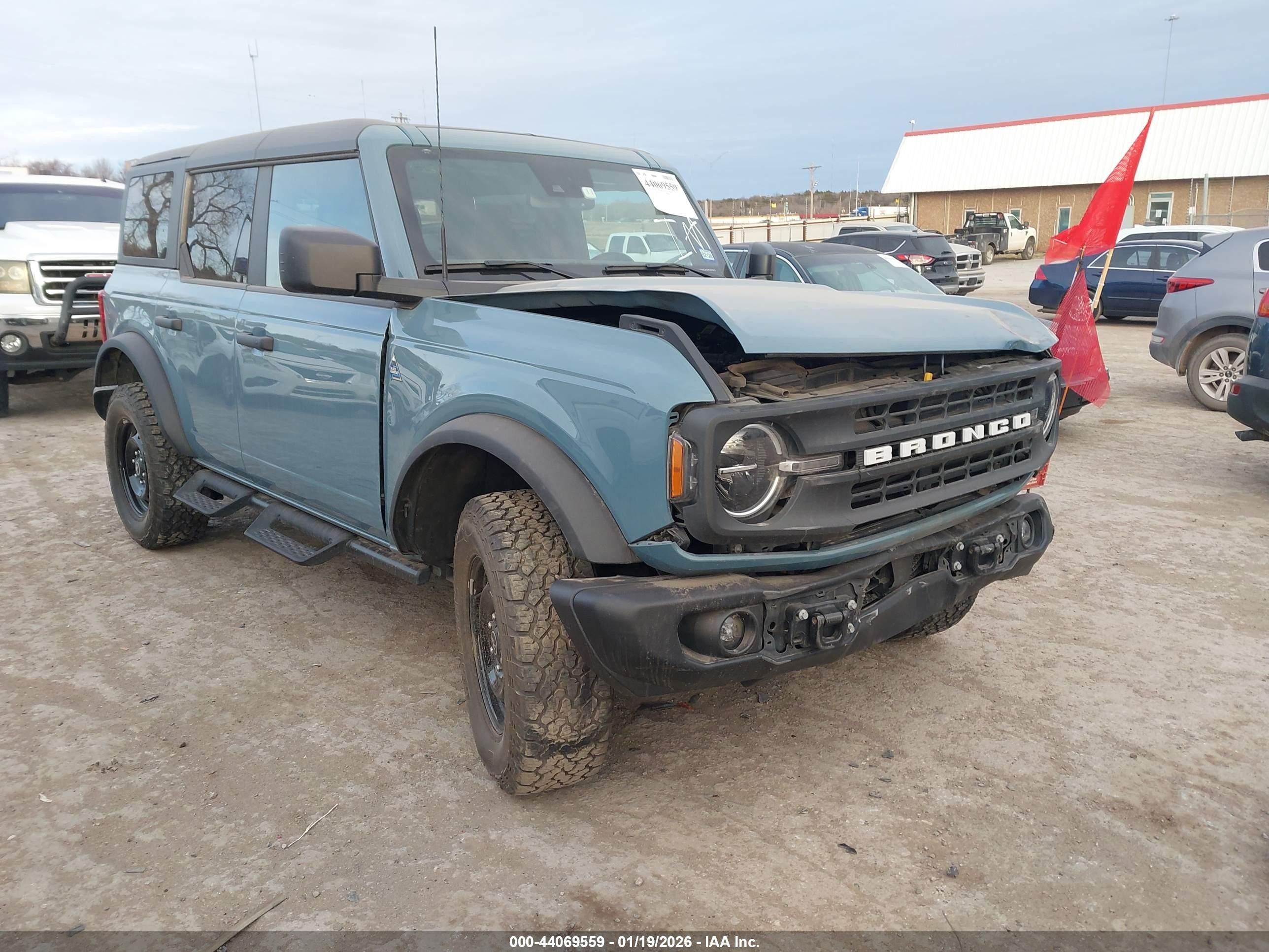 2023 Ford Bronco Outer Banks, VIN 1FMEE5DP8PLC16758 — Front end