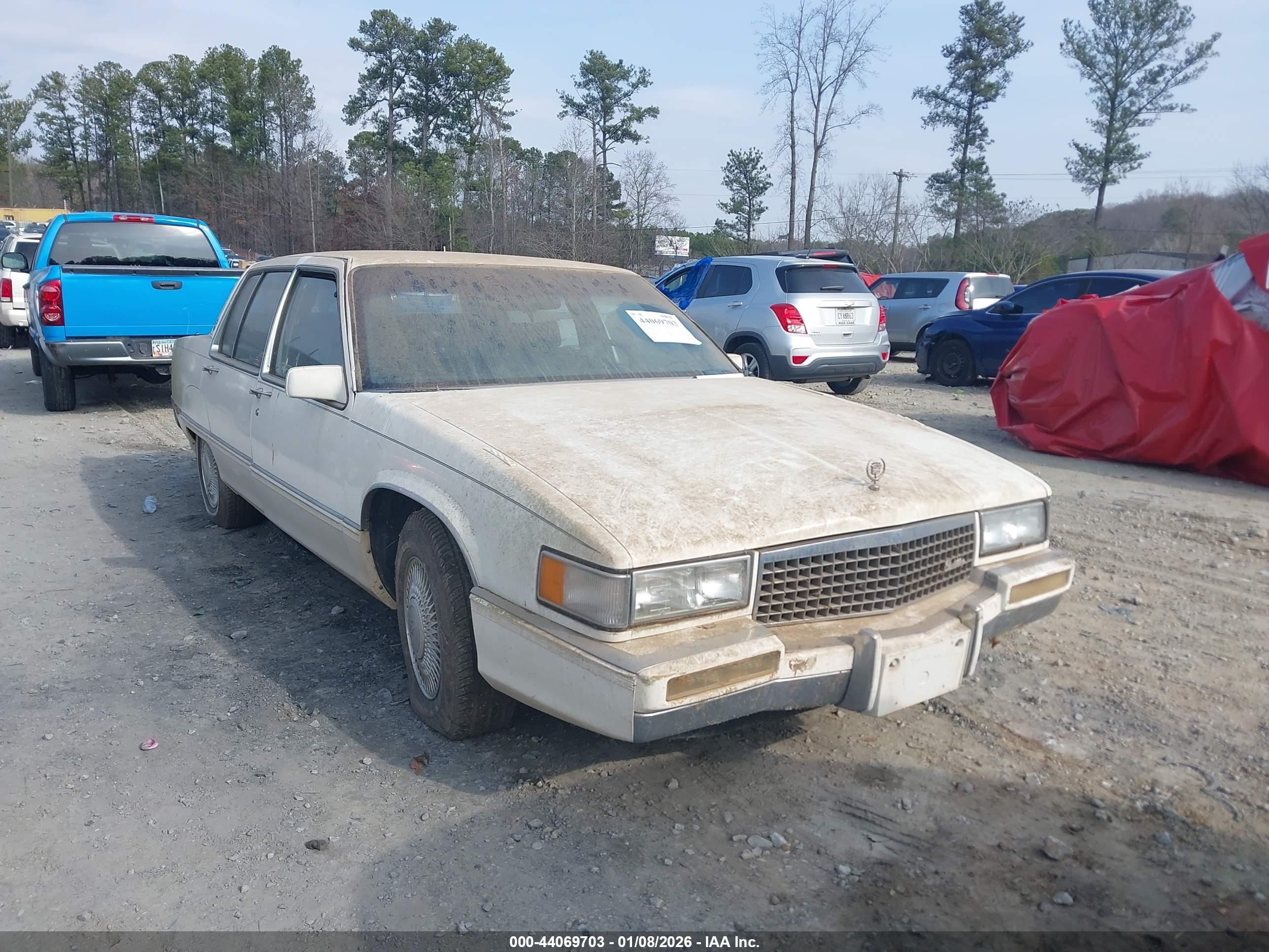 1990 Cadillac Fleetwood, VIN 1G6CB5337L4324220 — Front end