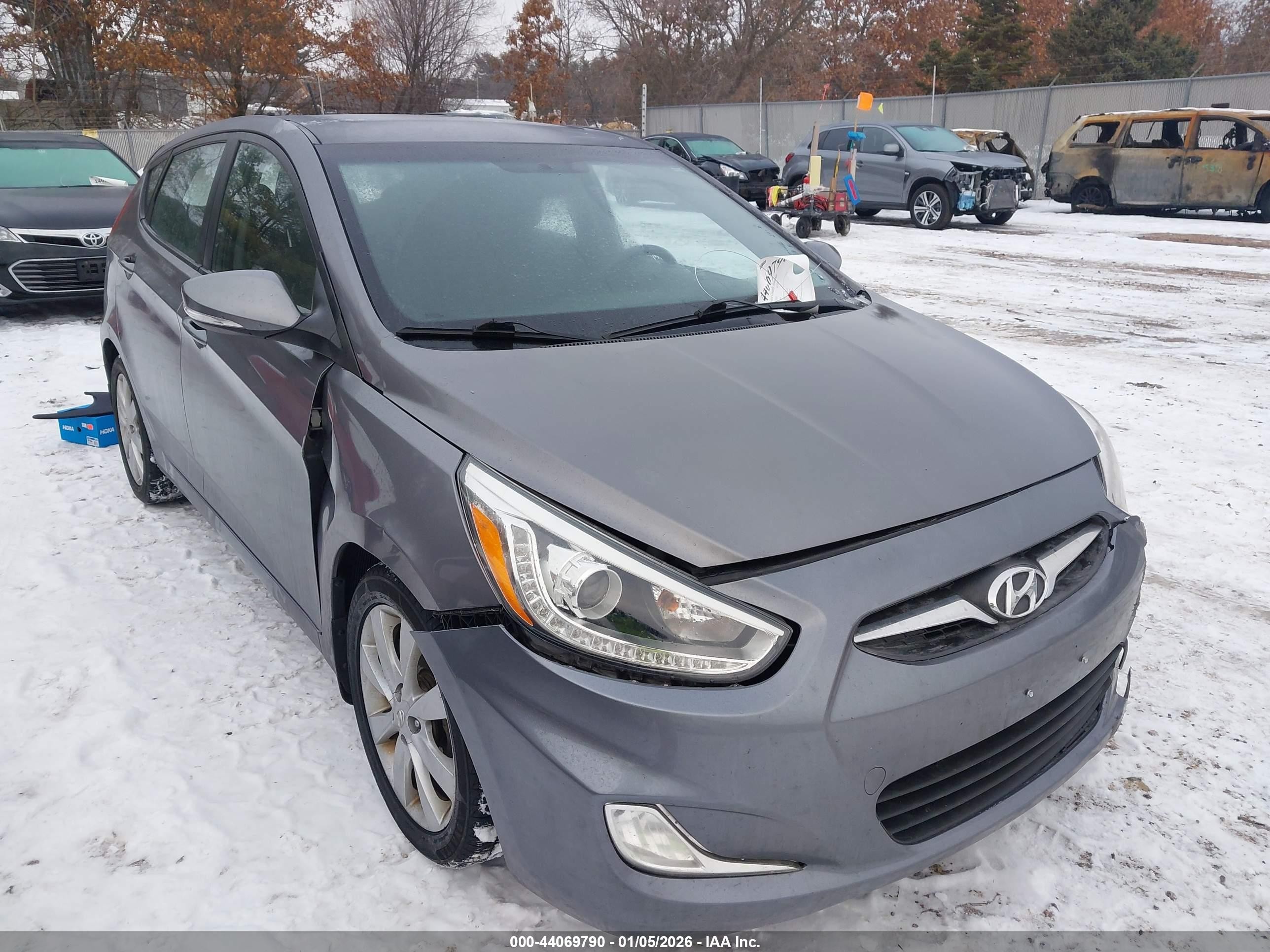 2014 Hyundai Accent SE, VIN KMHCU5AE6EU196028 — Front end