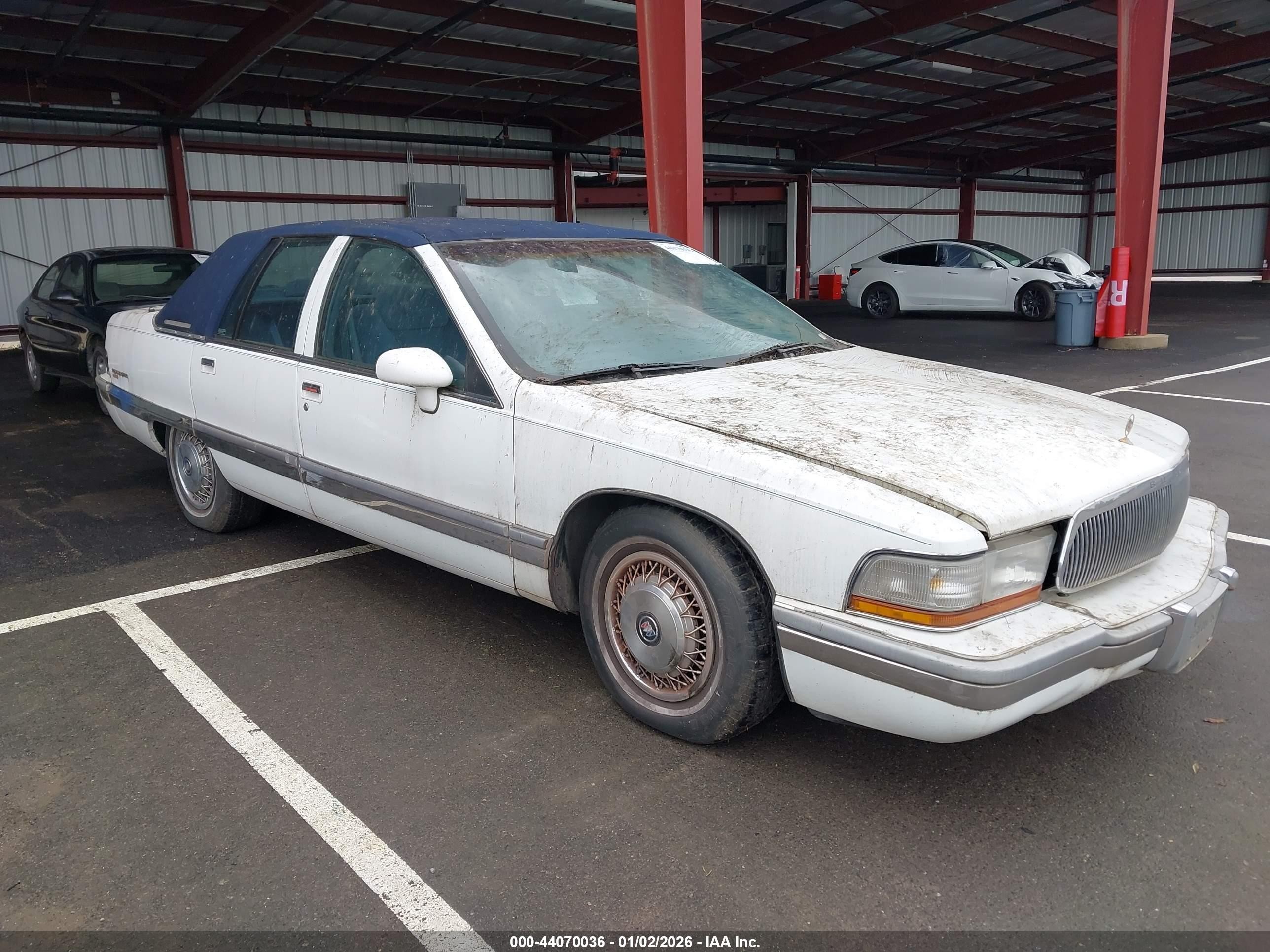 1994 Buick Roadmaster Limited, VIN 1G4BT52P3RR430889 — Normal wear