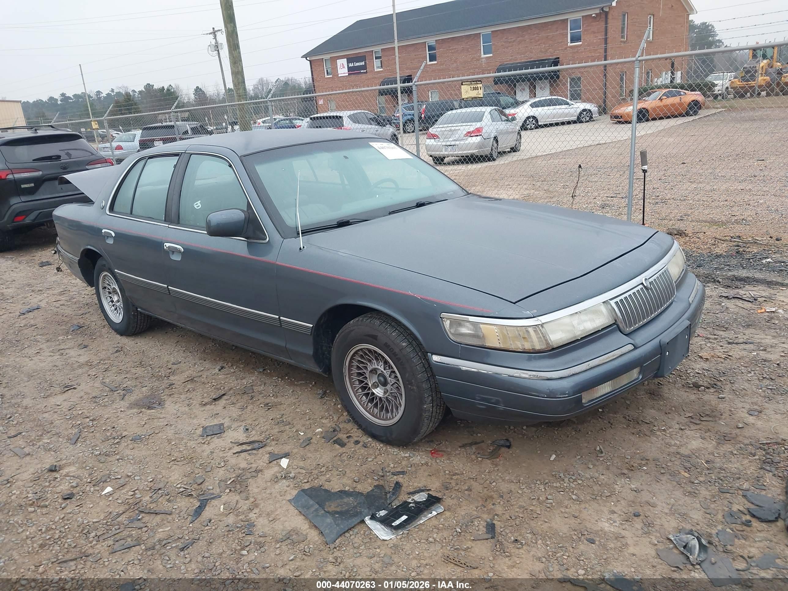 1993 Mercury Grand Marquis LS, VIN 2MELM75W6PX601009 — Rear end