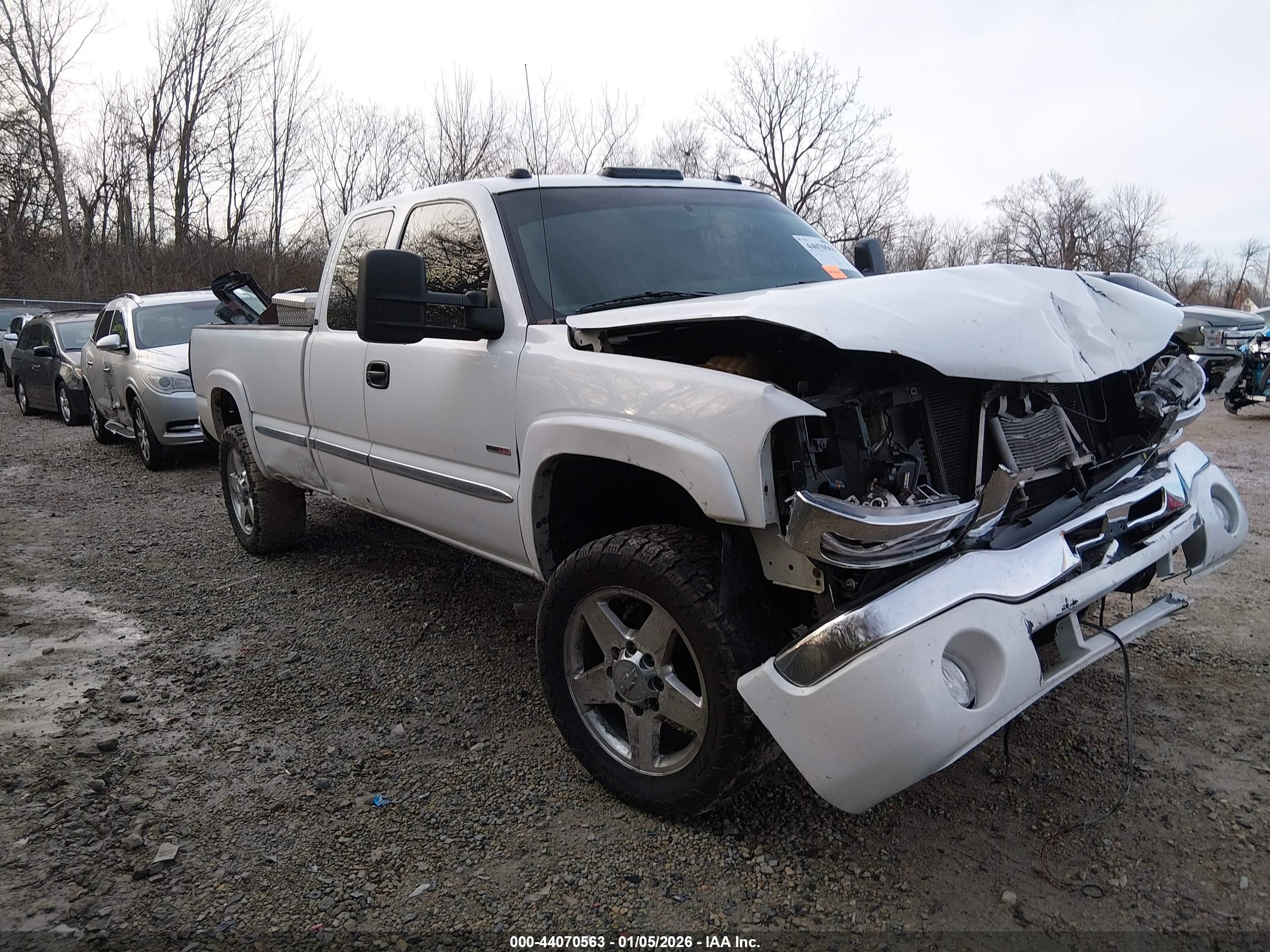 2002 GMC Sierra 2500HD SLE, VIN 1GTHK29102E114591 — Front end