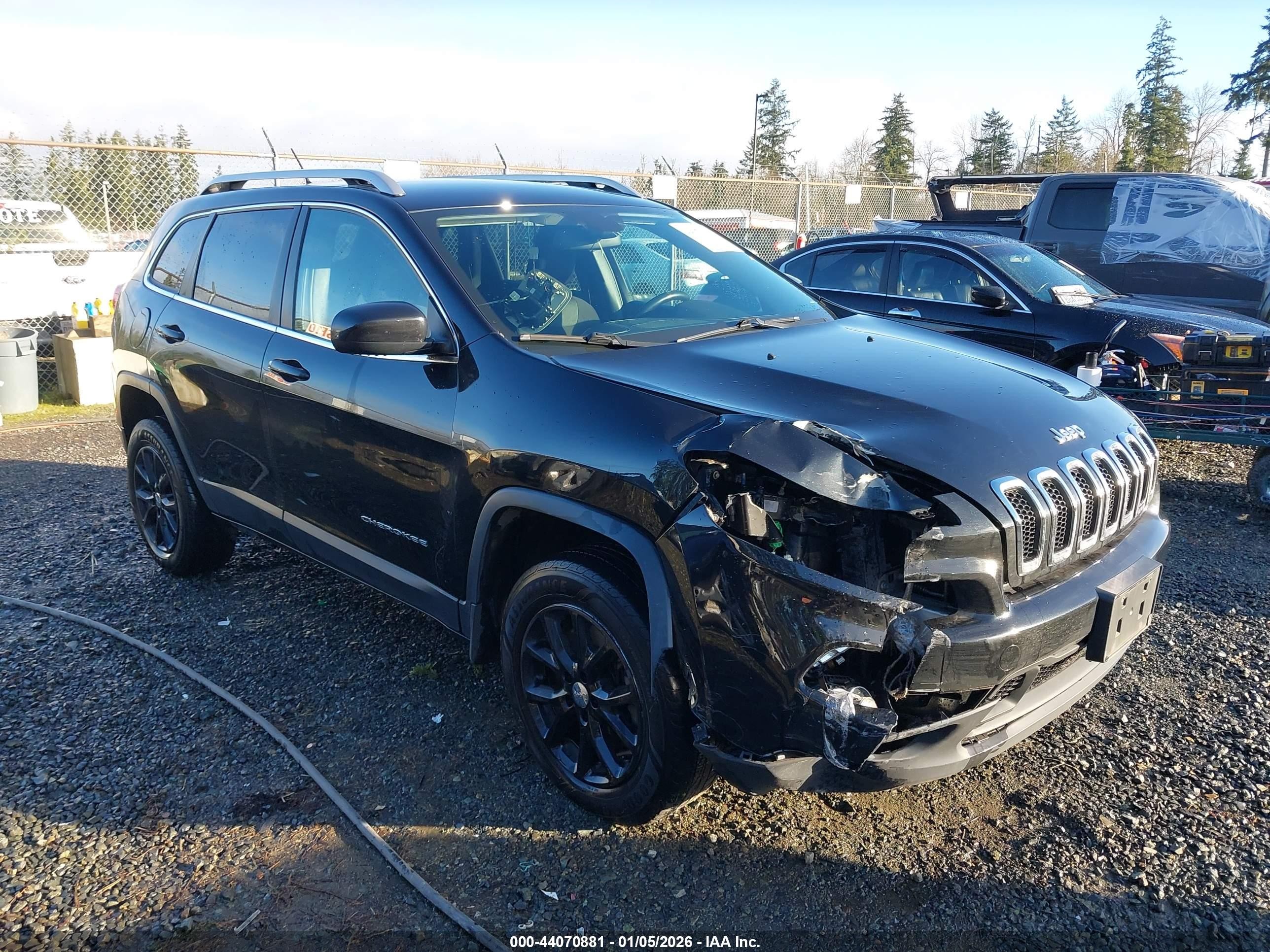 2014 Jeep Cherokee Latitude, VIN 1C4PJMCS4EW223338 — Перед