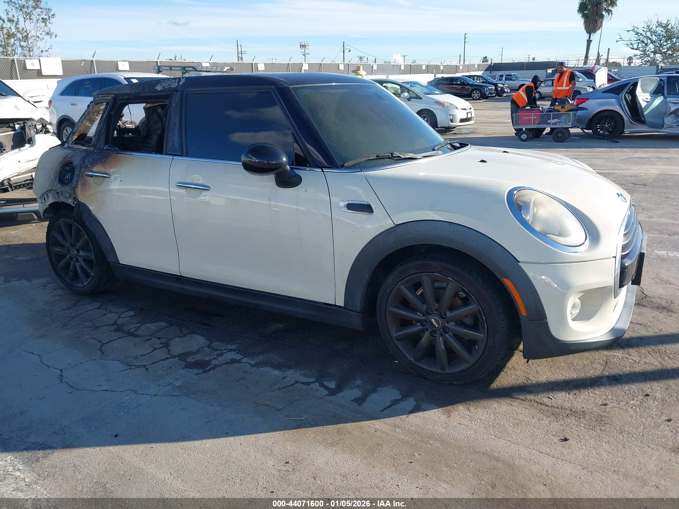 2016 MINI Hardtop 4 Door, VIN WMWXU1C56G2D10152 — Interior fire