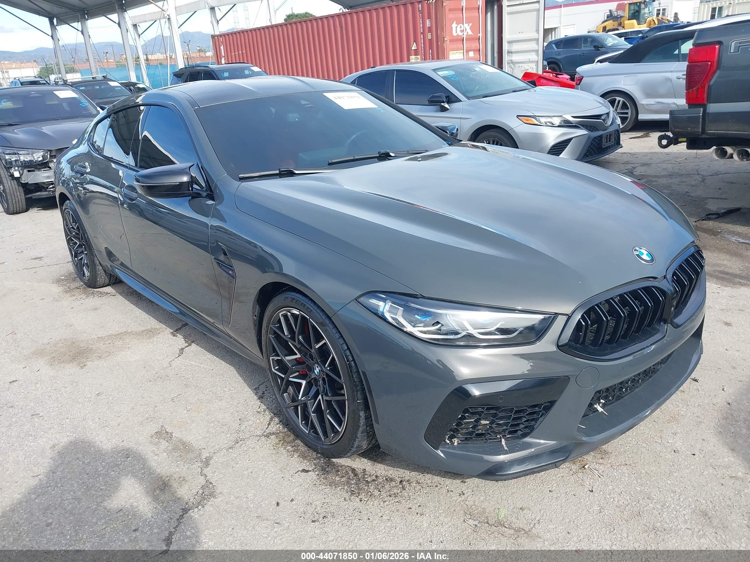 2025 BMW M8 Competition, VIN WBSGV0C03SCU61747 — Фото с аукциона 1 of 6