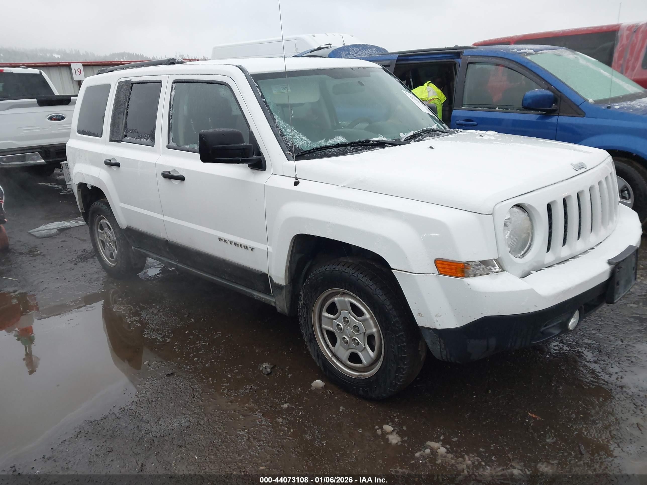2011 Jeep Patriot Latitude, VIN 1J4NF1GBXBD101408 — Front end