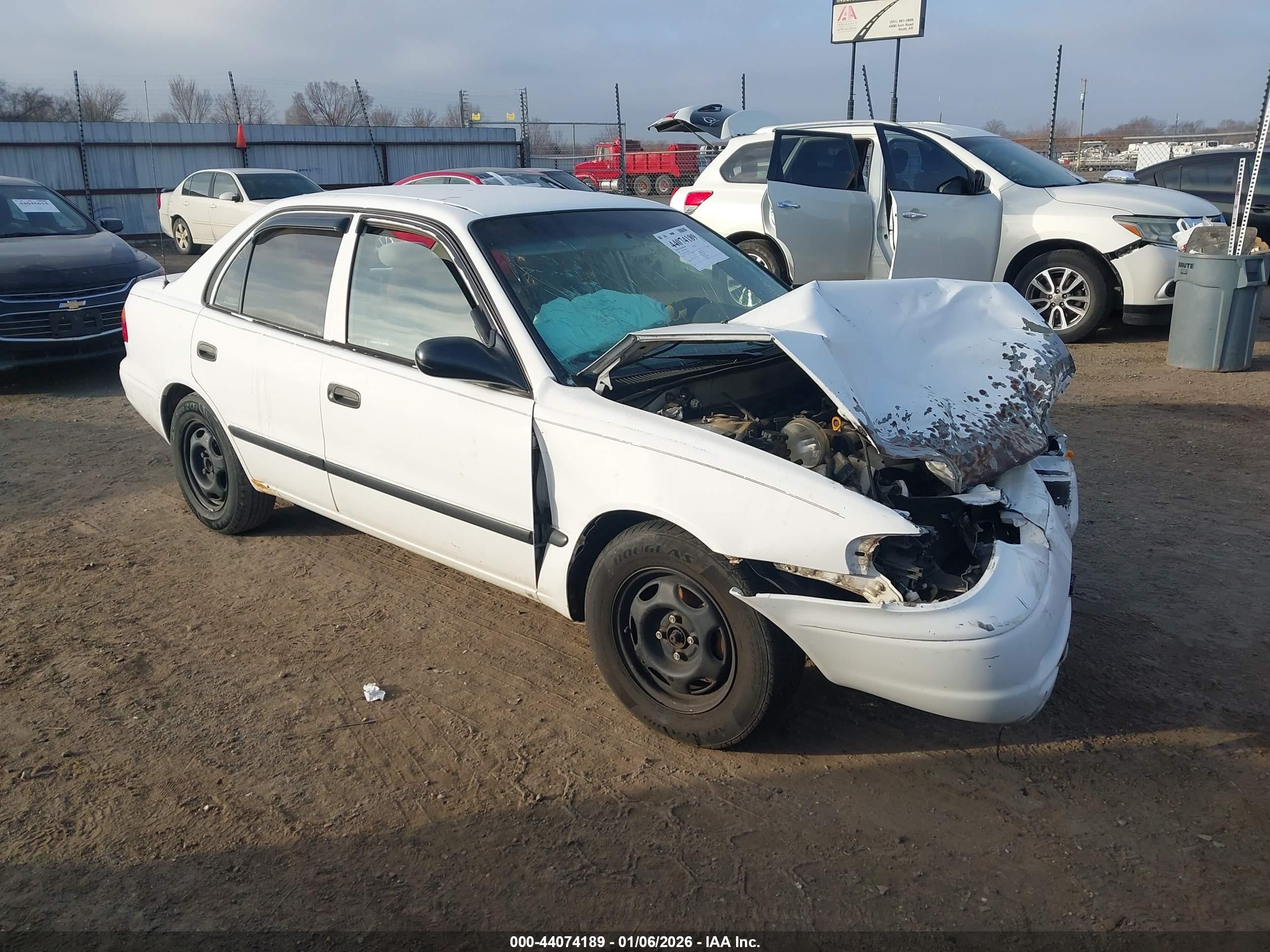 1999 Chevrolet Prizm, VIN 1Y1SK5282XZ435882 — Front end