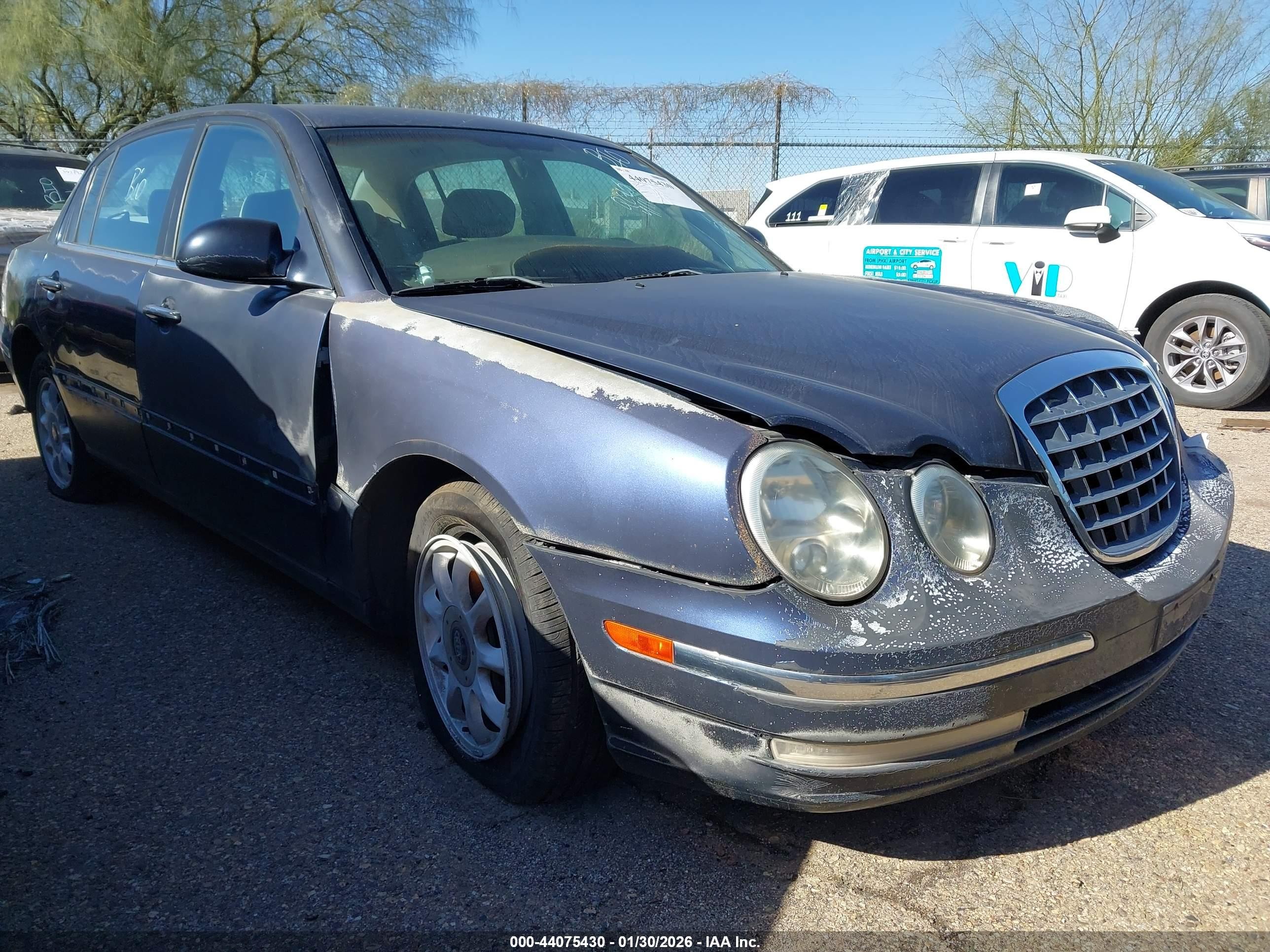 2004 Kia Amanti, VIN KNALD124245027486 — Front end