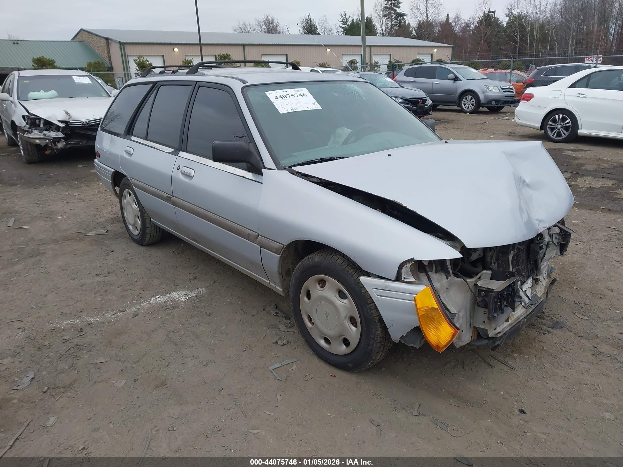 1995 Ford Escort LX, VIN 1FASP15J9SW221873 — Front end