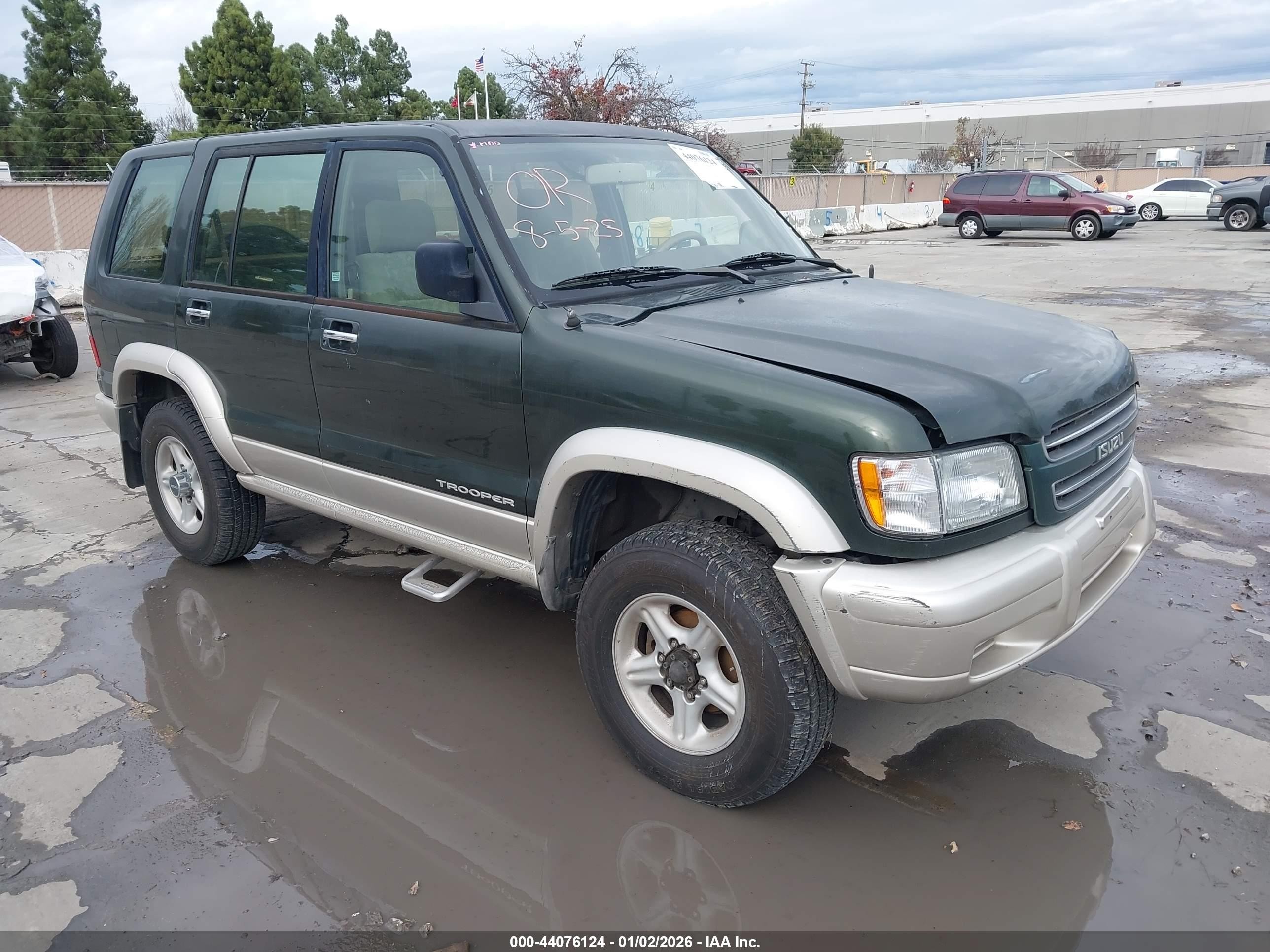 2002 Isuzu Trooper S, VIN JACDJ58X427J08532 — Перед