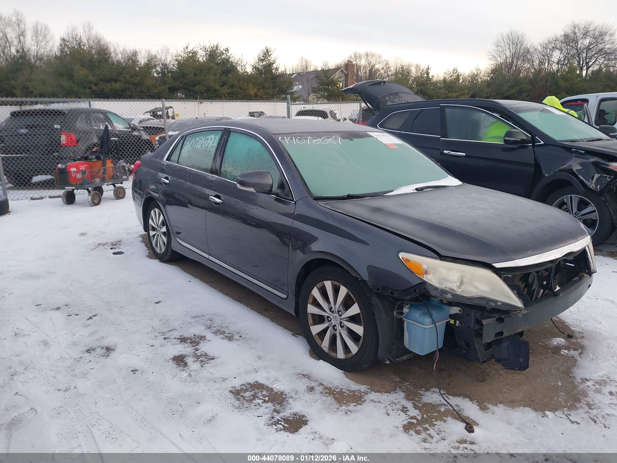2011 Toyota Avalon, VIN 4T1BK3DB6BU379190 — Front end