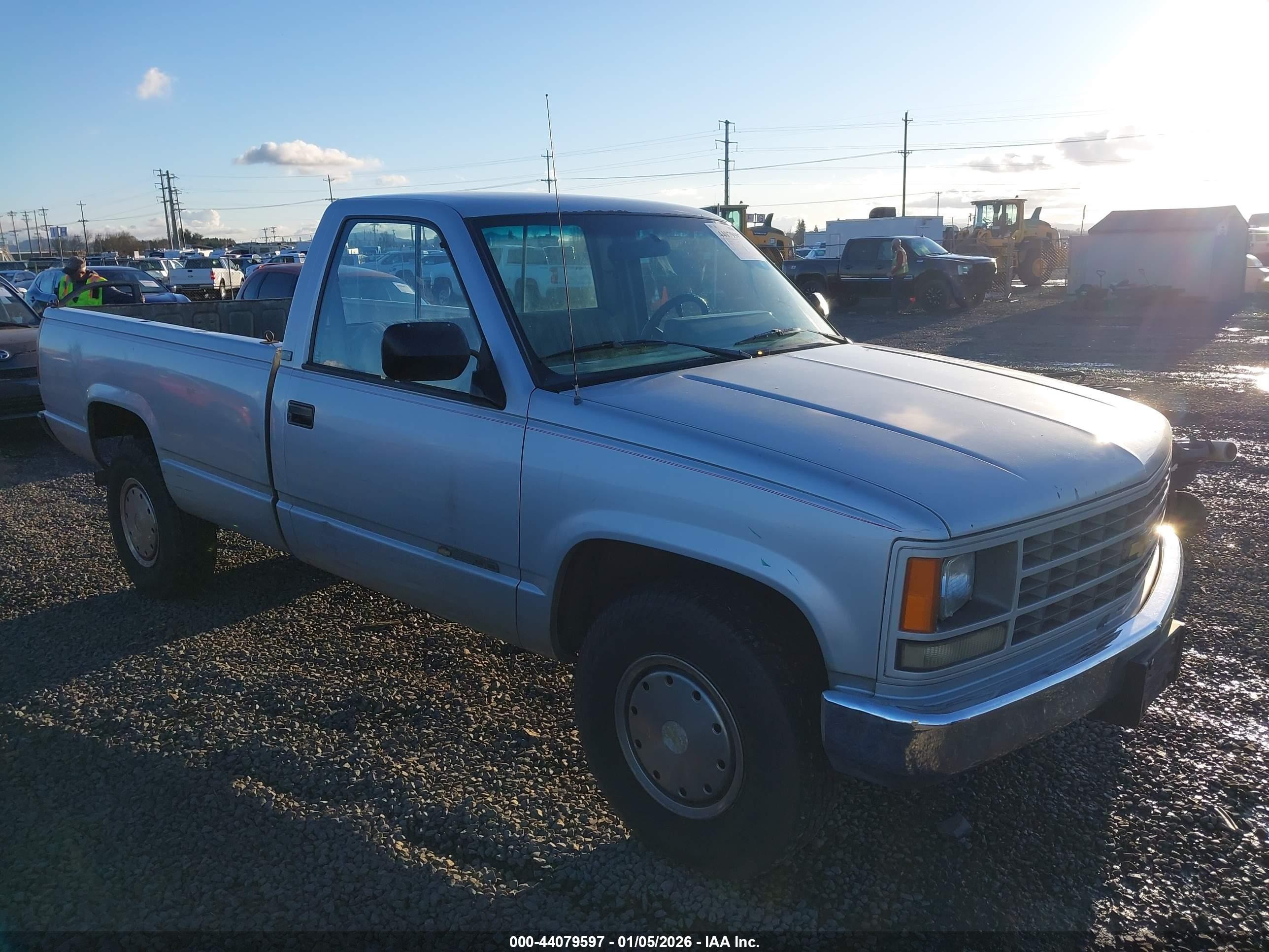 1991 Chevrolet Silverado 2500, VIN 1GCGC24K0ME125697 — Normal wear