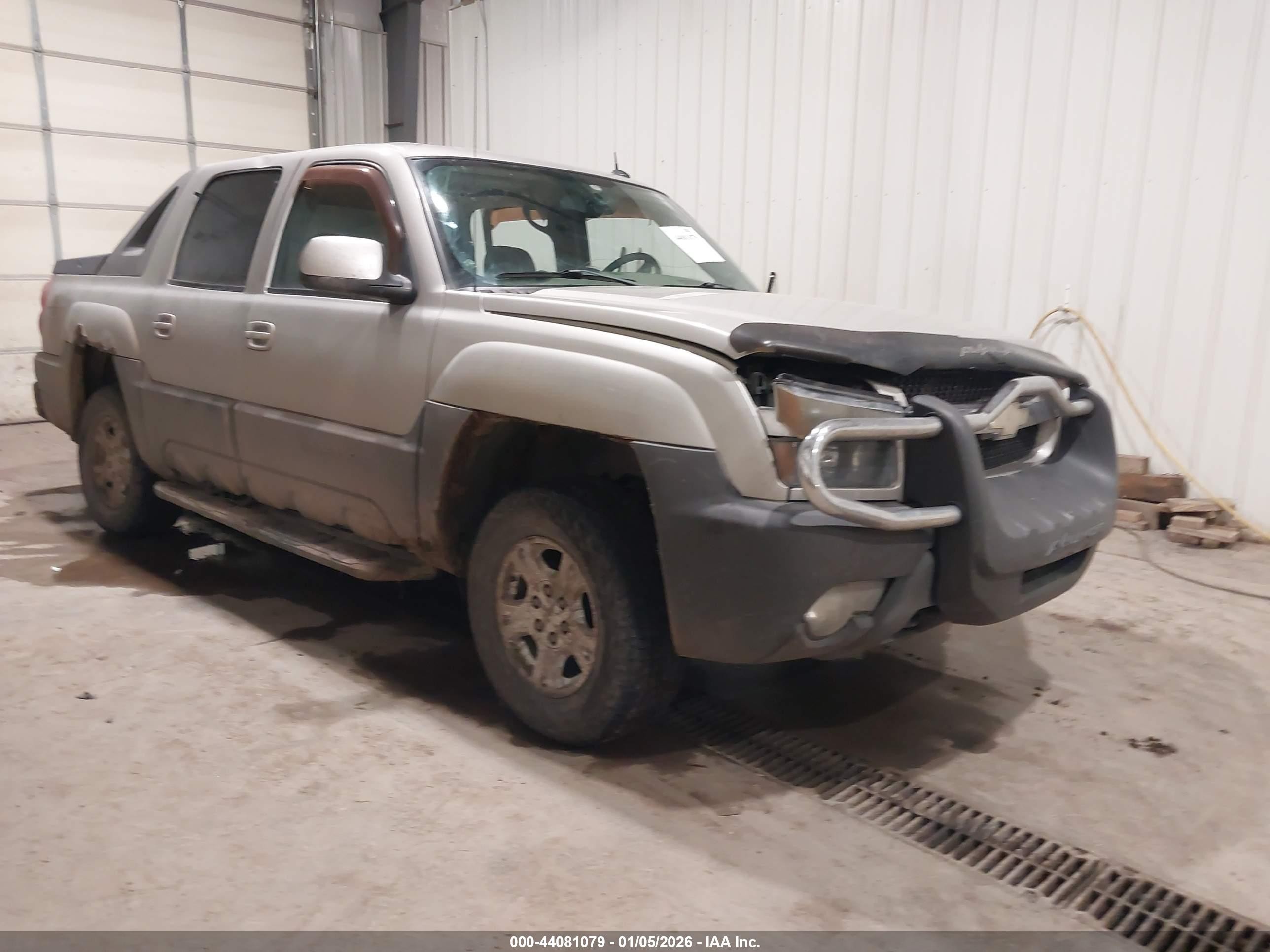 2004 Chevrolet Avalanche Z71, VIN 3GNEK12T54G171848 — Side