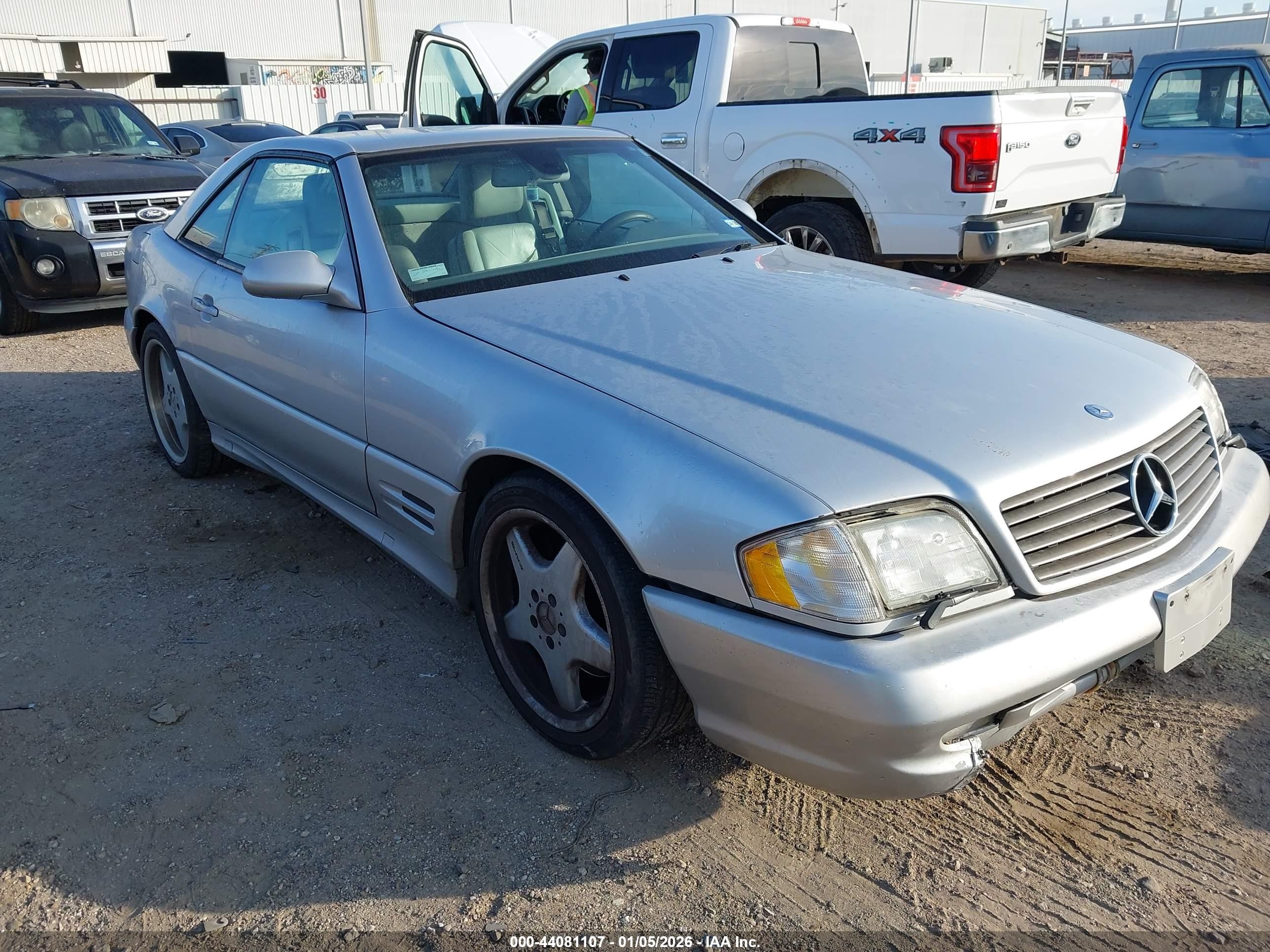 2001 Mercedes-Benz SL 500, VIN WDBFA68F71F200020 — Side