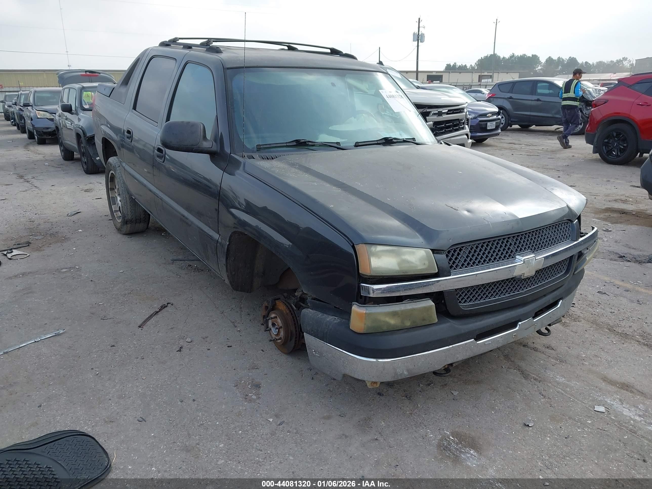 2004 Chevrolet Avalanche, VIN 3GNEC12T14G181855 — Front end