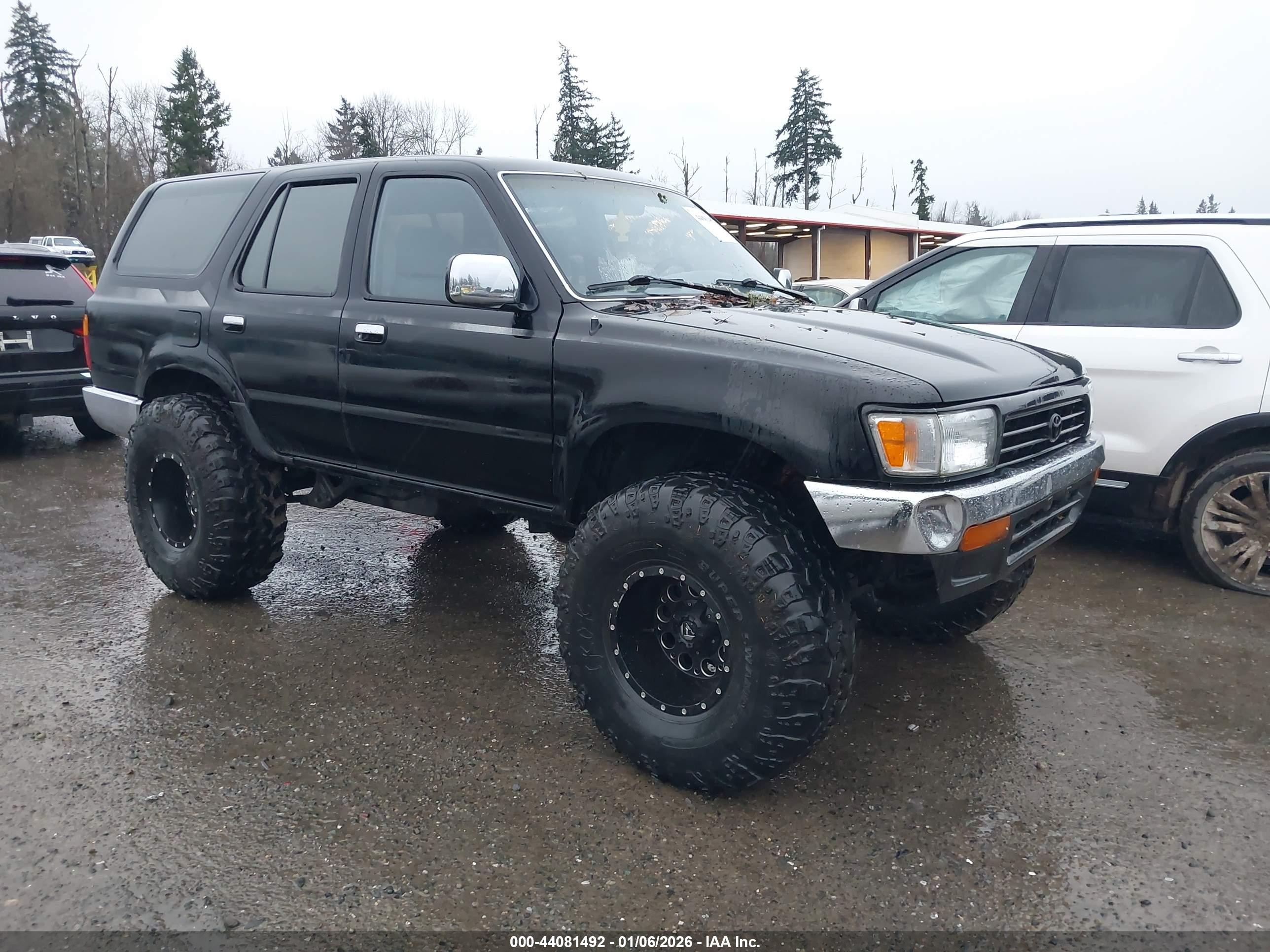1993 Toyota 4Runner, VIN JT3VN39W6P0119640 — Front end