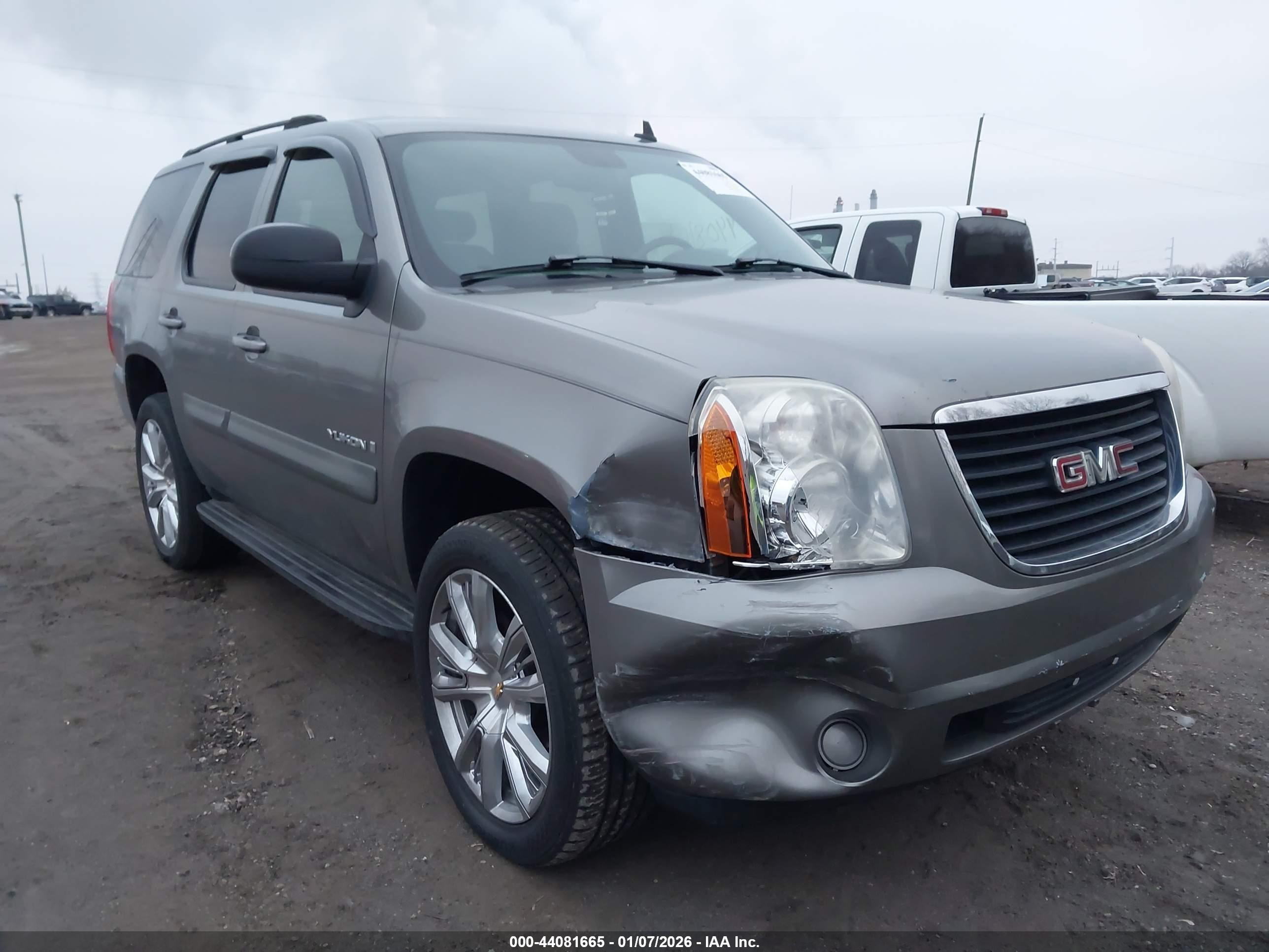 2007 GMC Yukon SLT, VIN 1GKFC13017J277641 — Front end