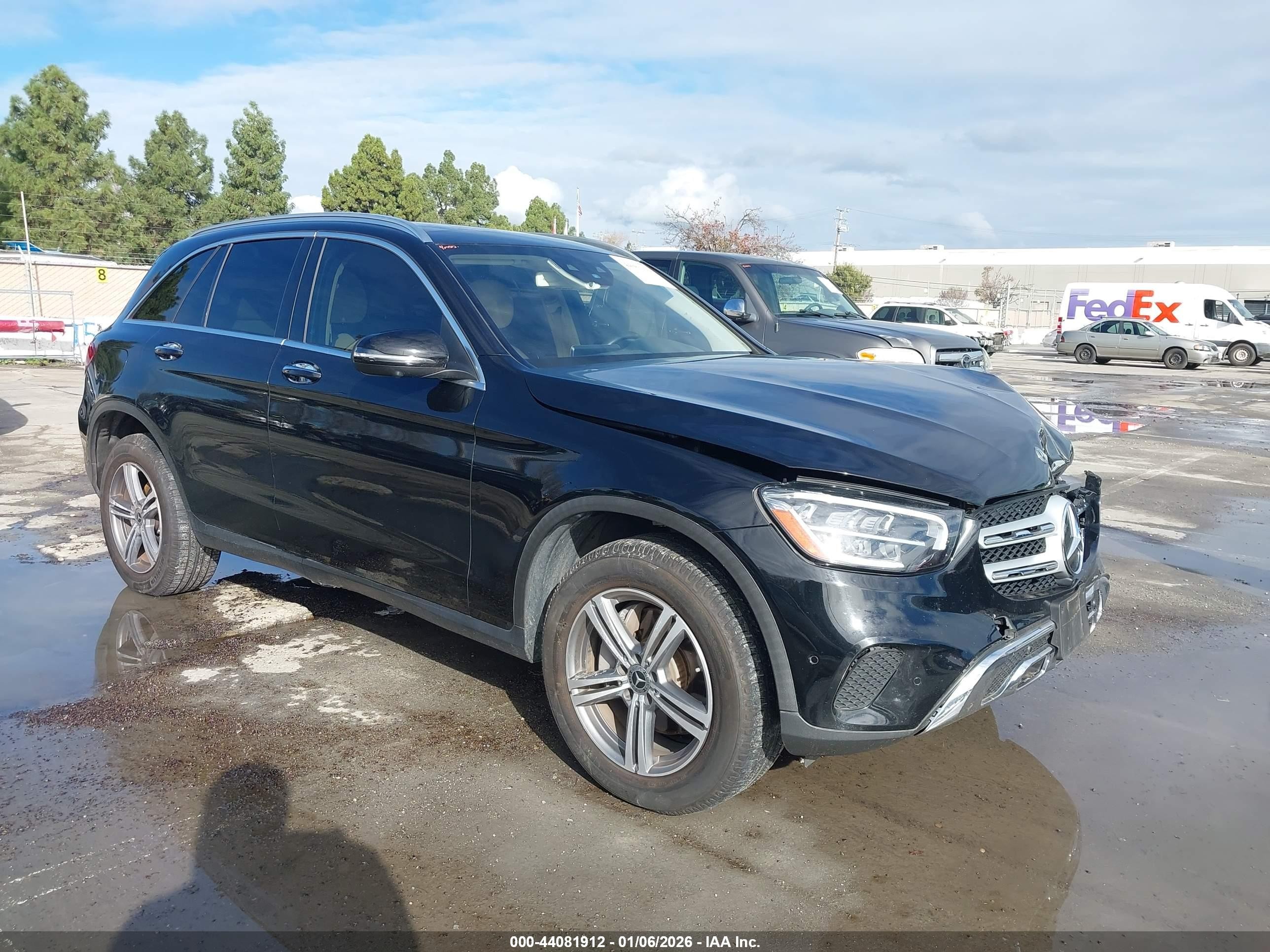 2020 Mercedes-Benz GLC 300, VIN W1N0G8EB1LF805598 — Front end