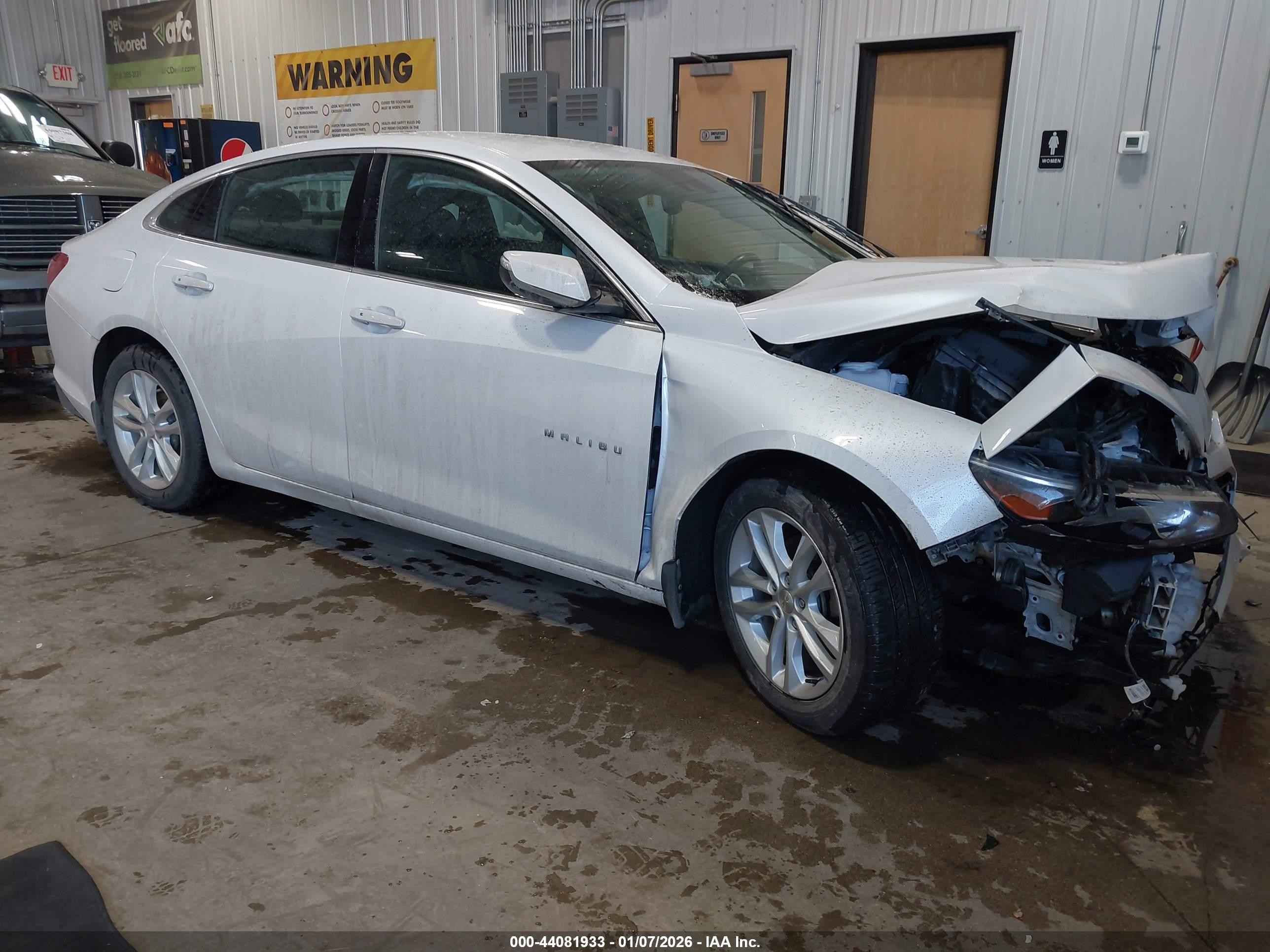 2017 Chevrolet Malibu LT, VIN 1G1ZE5ST2HF234994 — Front end
