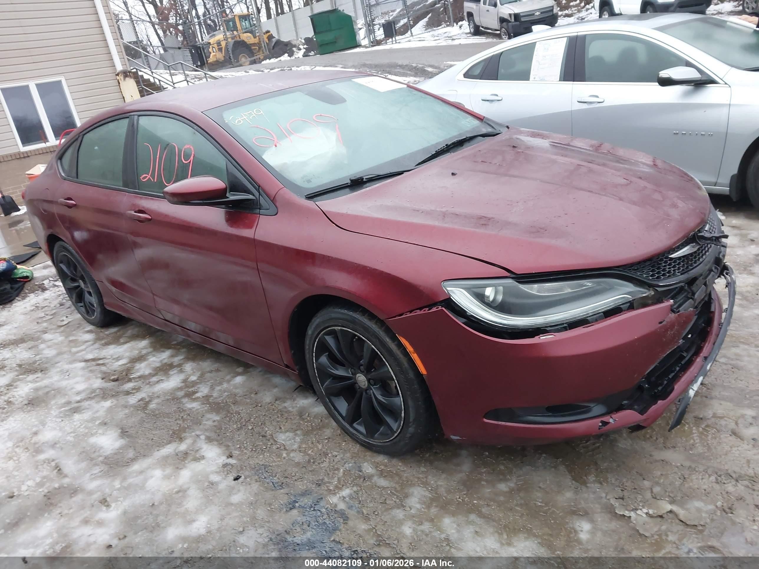 2015 Chrysler 200 S, VIN 1C3CCCBB8FN696479 — Front end